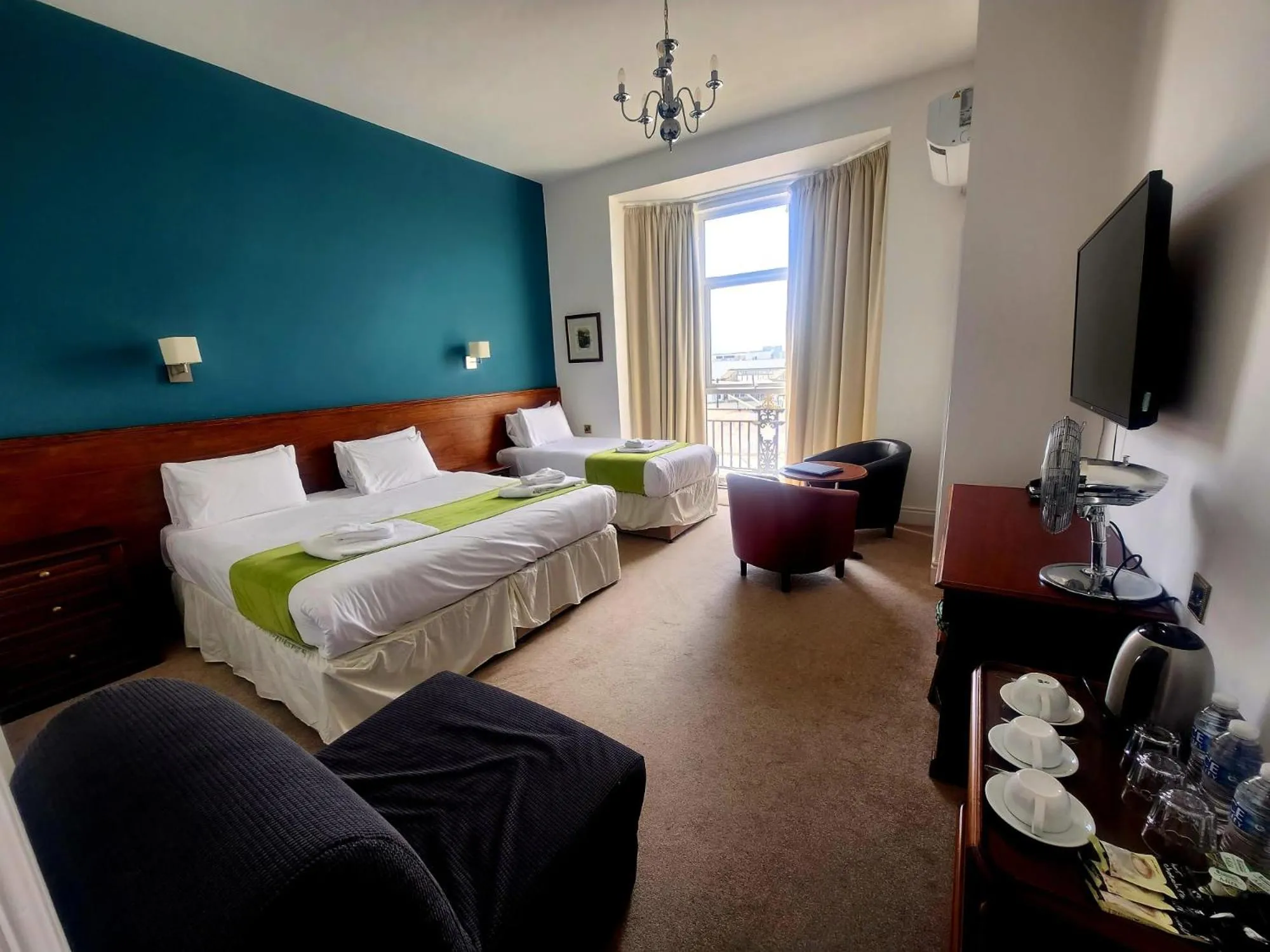 Bedroom, Bed in Keppels Head Hotel