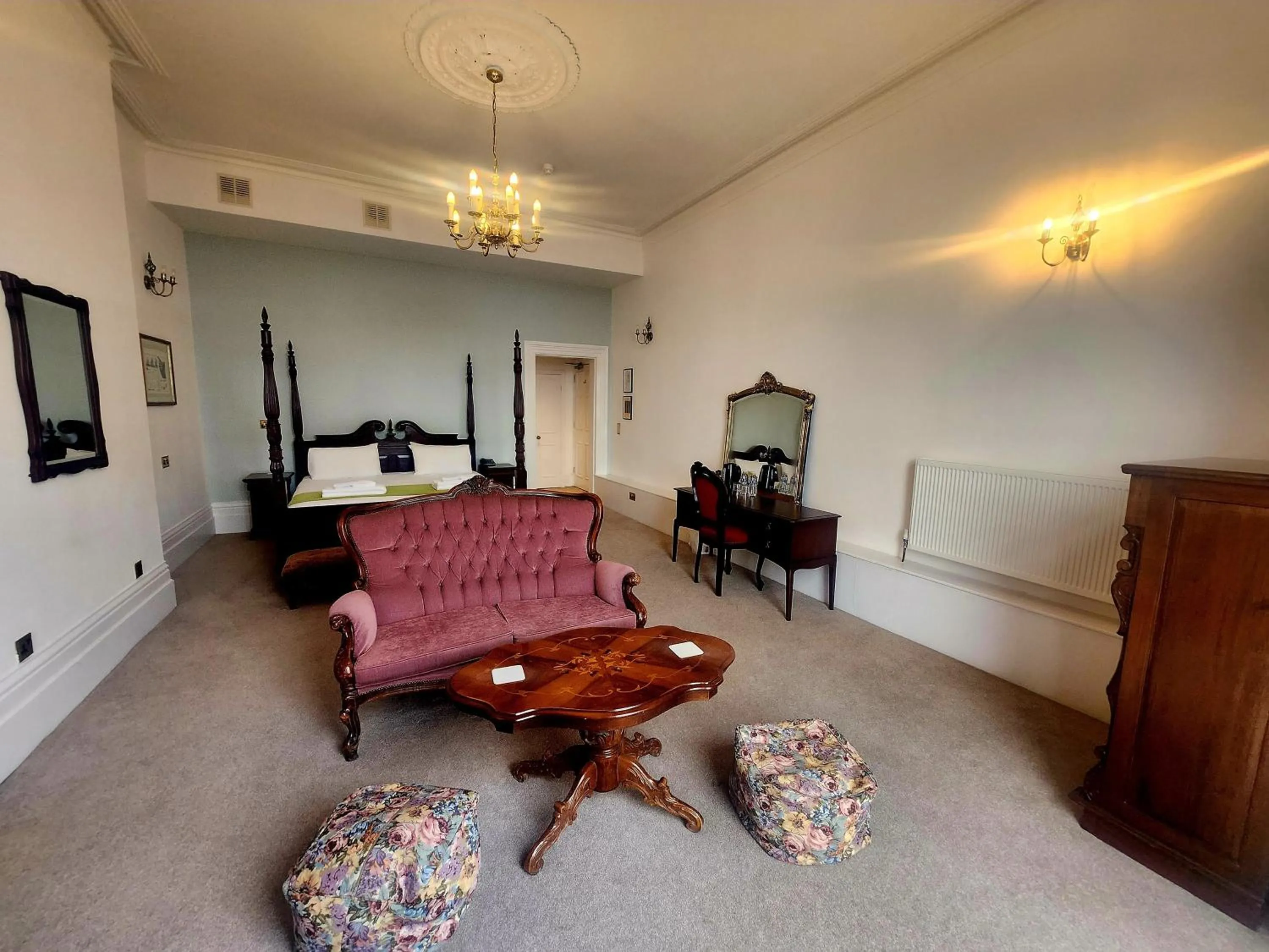 Bedroom in Keppels Head Hotel