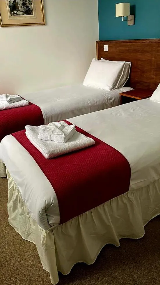 Bedroom, Bed in Keppels Head Hotel