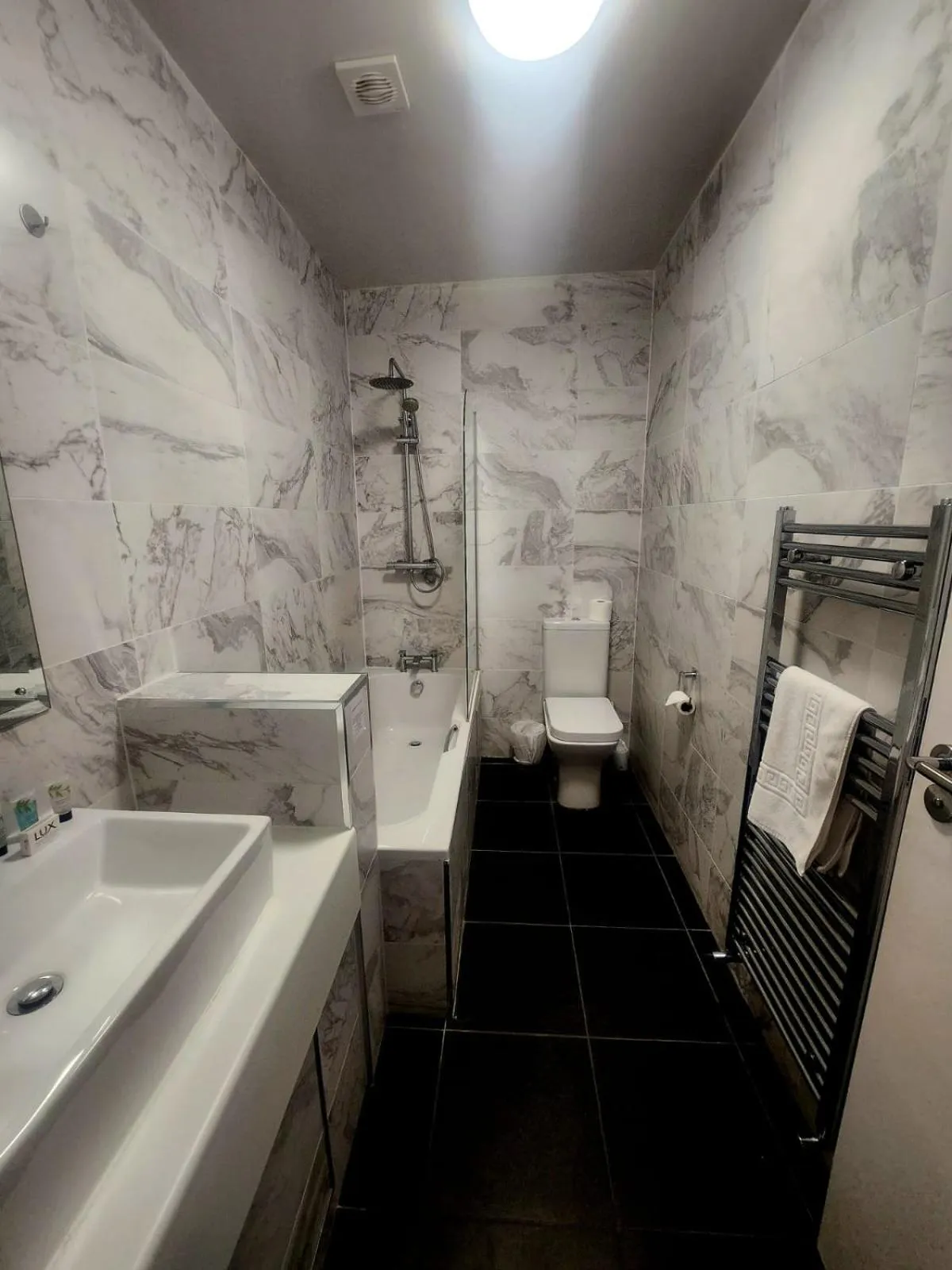 Bathroom in Keppels Head Hotel