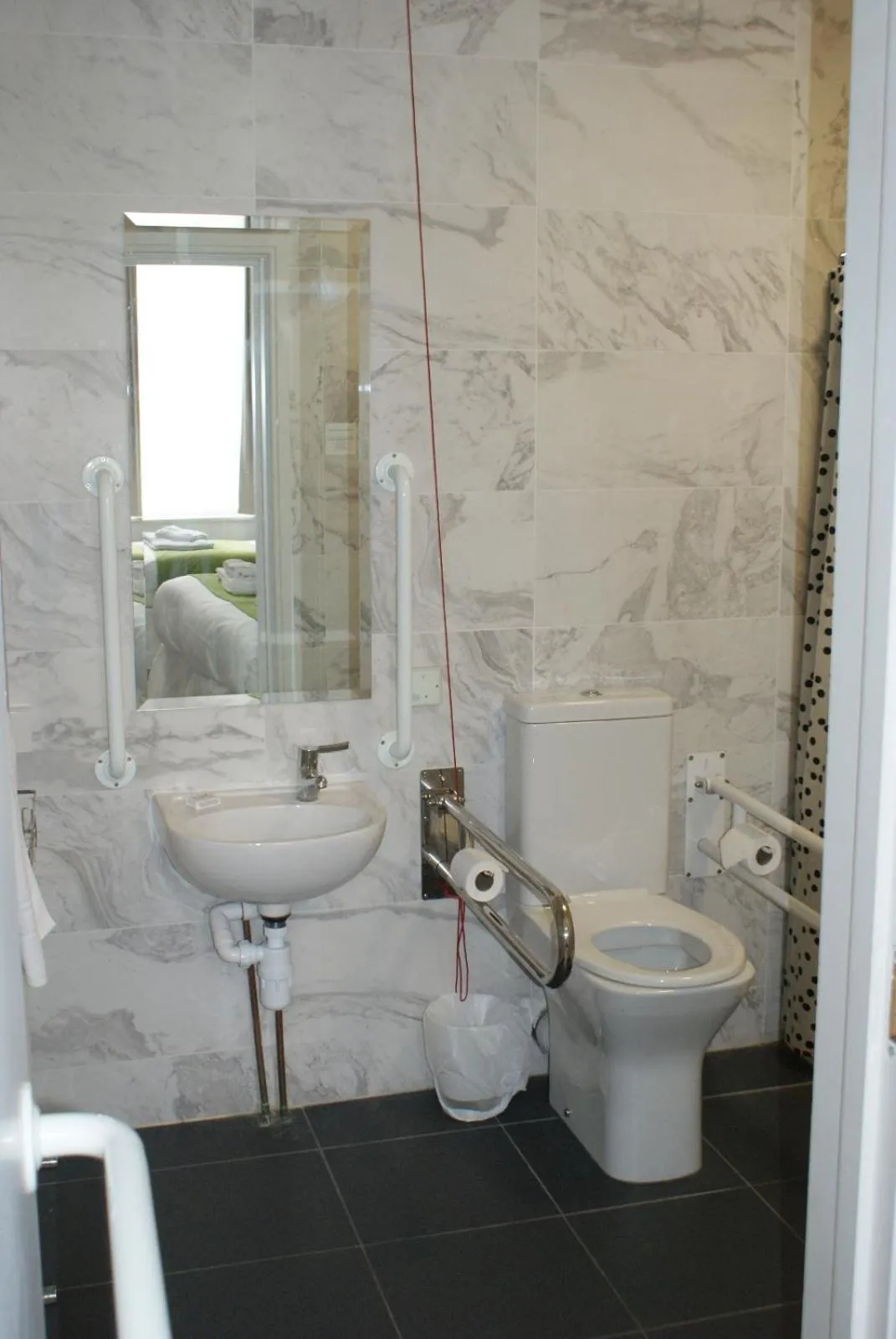 Bathroom in Keppels Head Hotel