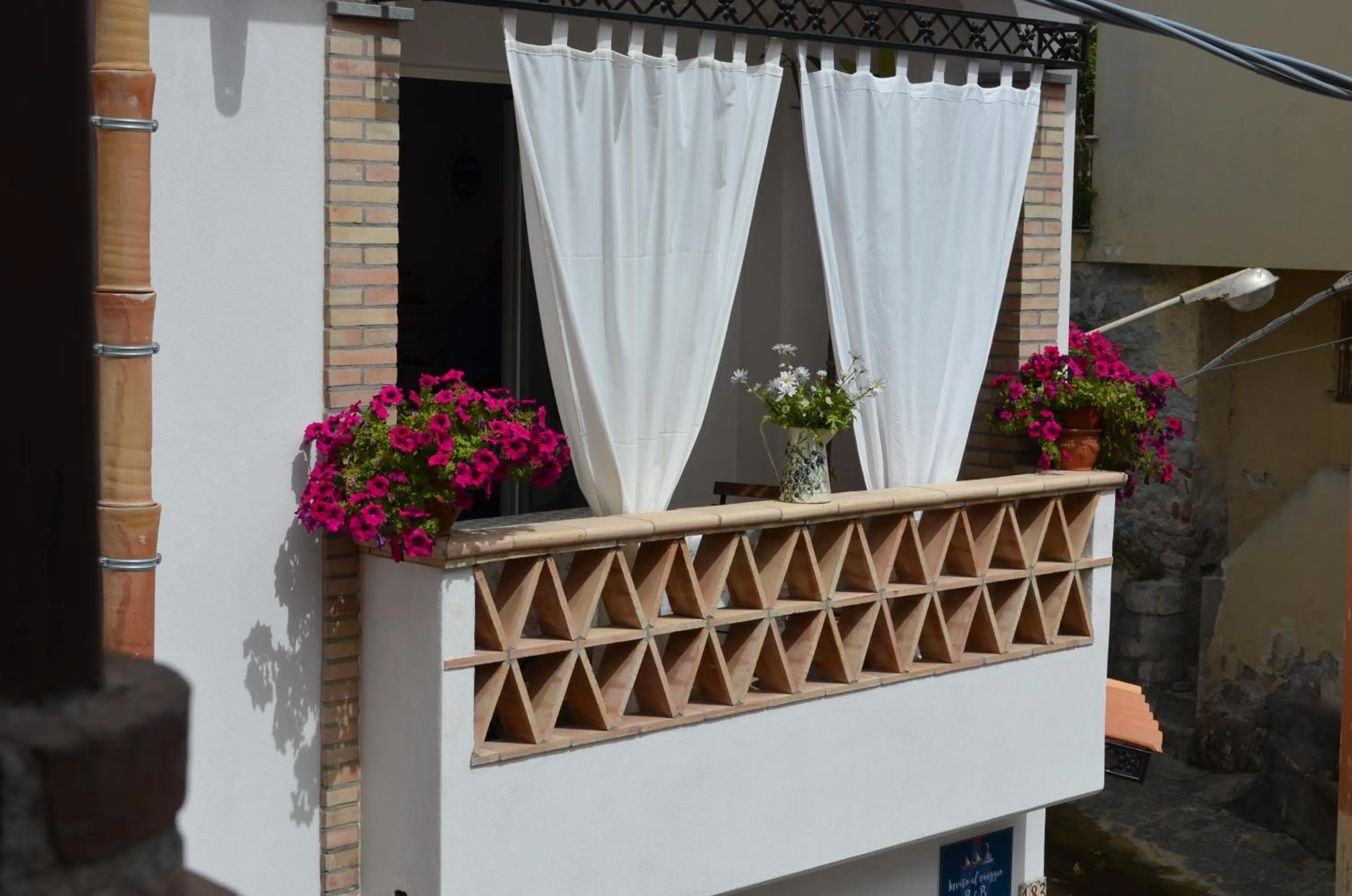 Facade/entrance in Invito al viaggio