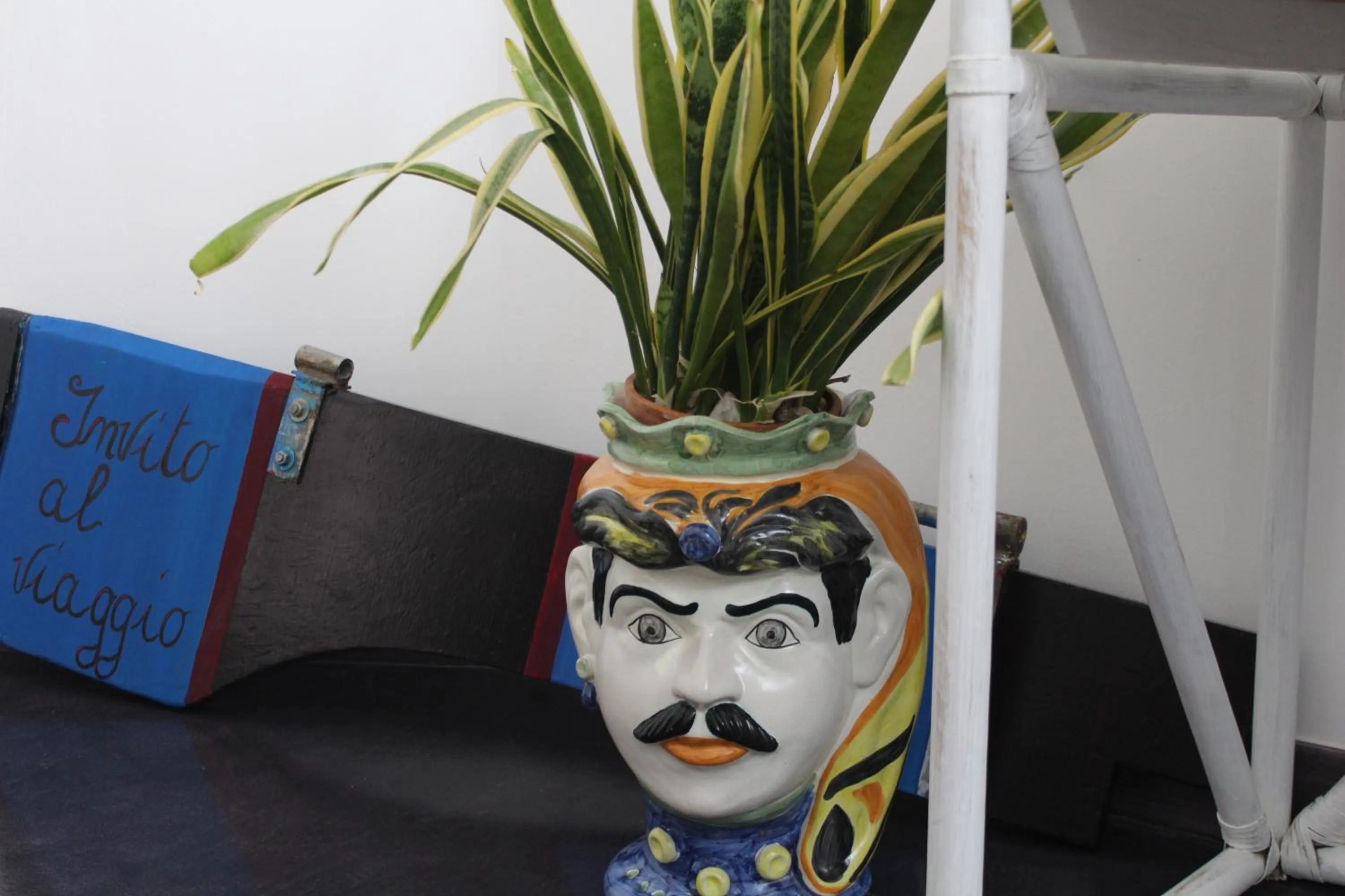 Decorative detail in Invito al viaggio