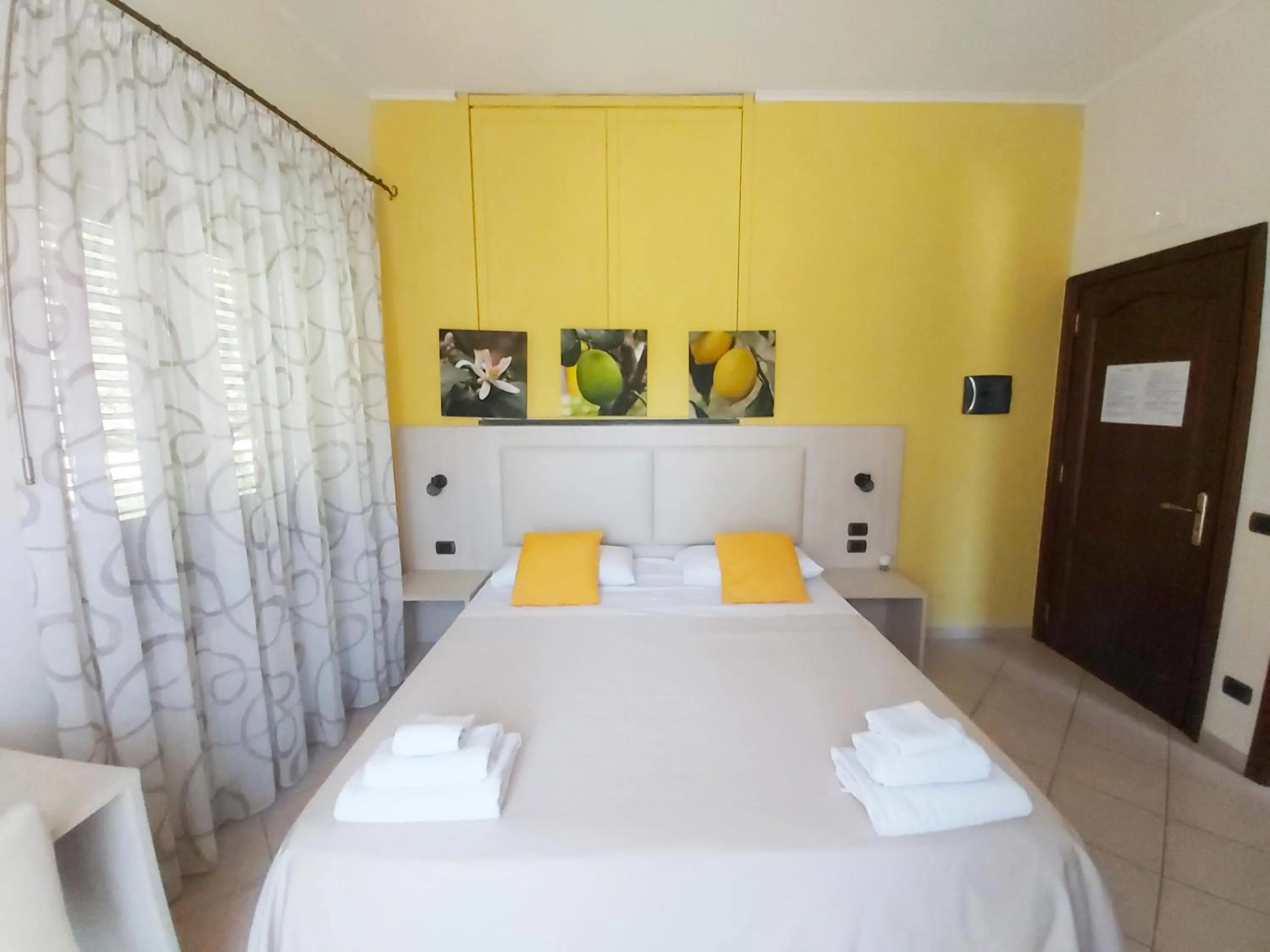 Bedroom, Bed in Sosò