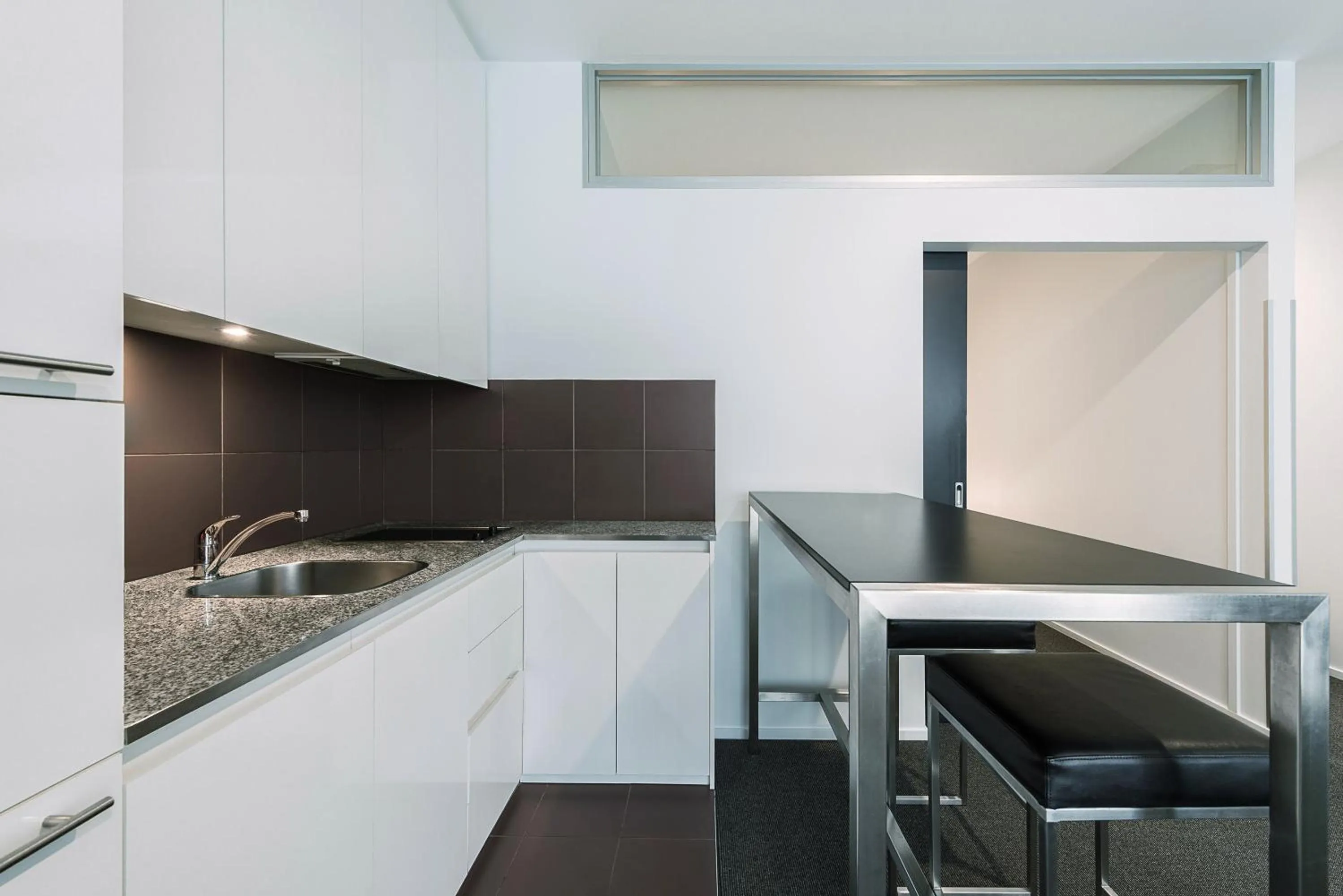 Kitchen or kitchenette in Mantra 100 Exhibition