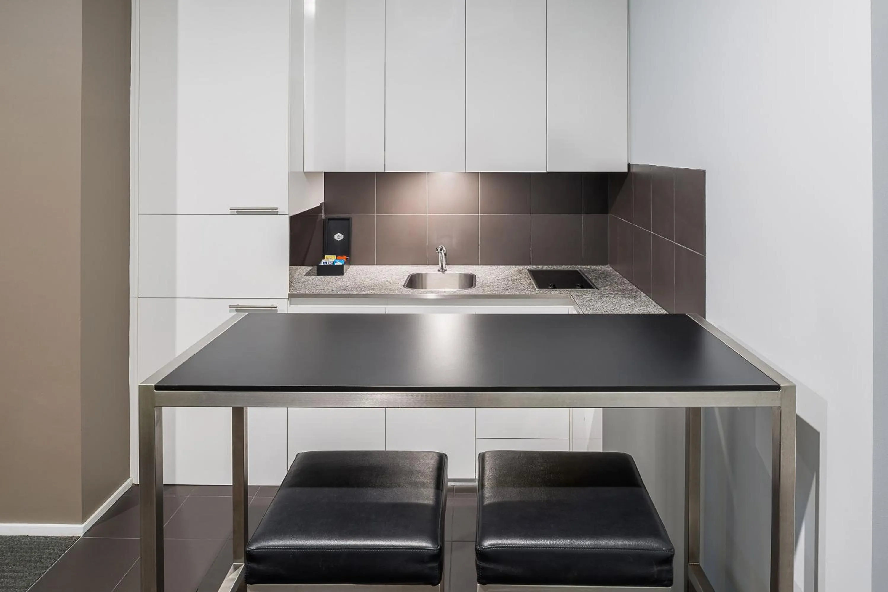 Kitchen or kitchenette in Mantra 100 Exhibition