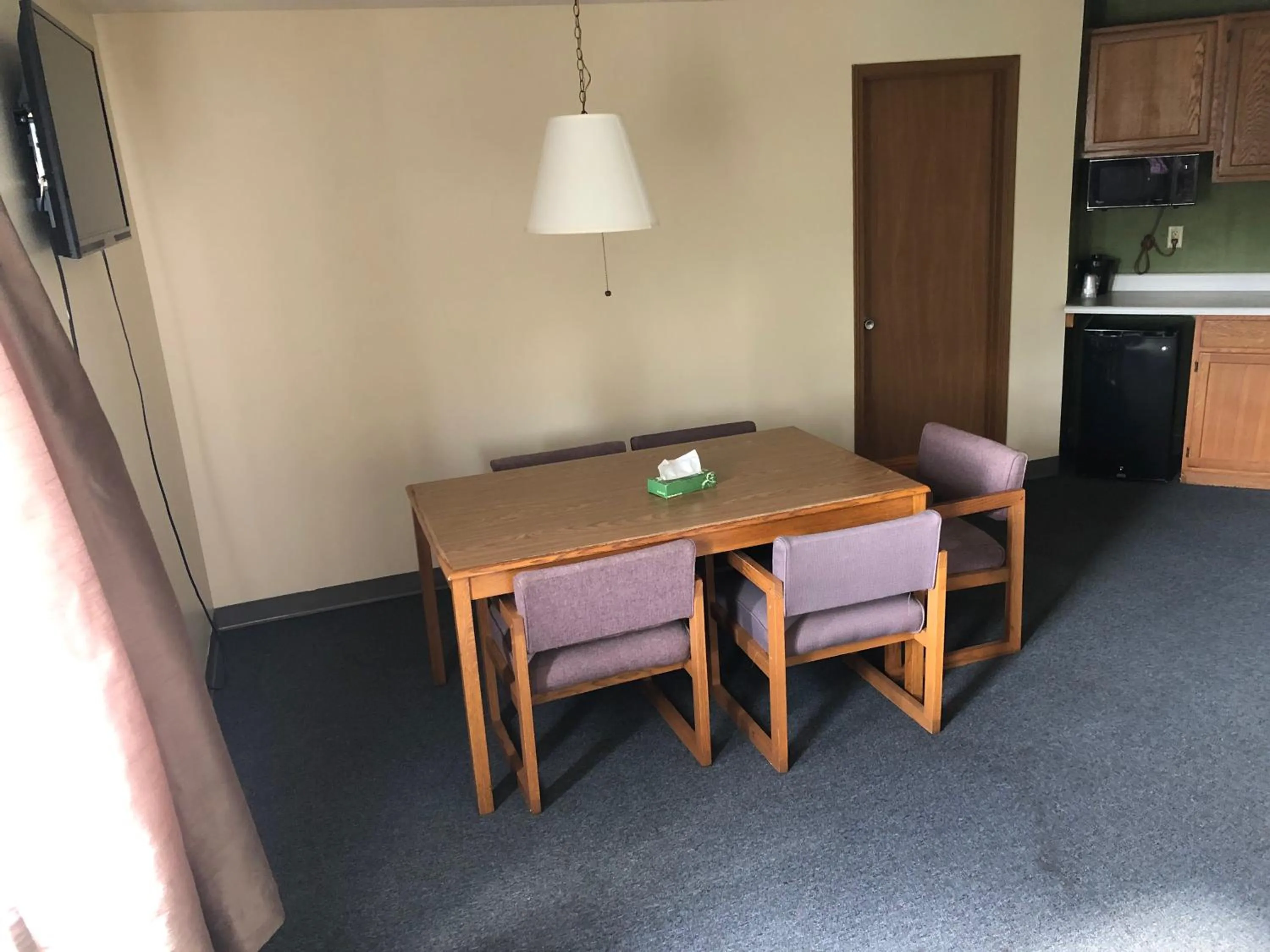 Living room in Salt Creek Inn