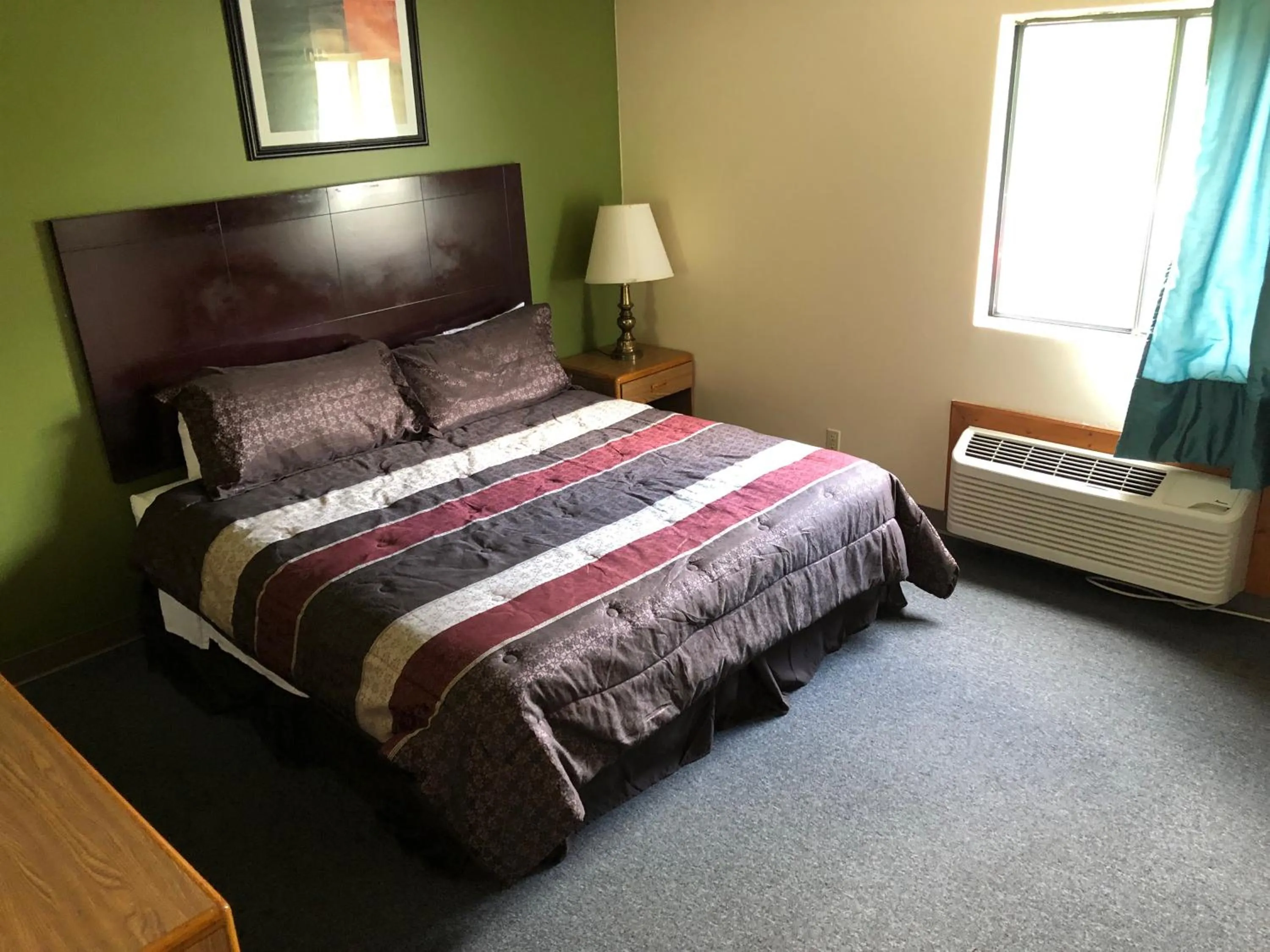 Bedroom, Bed in Salt Creek Inn