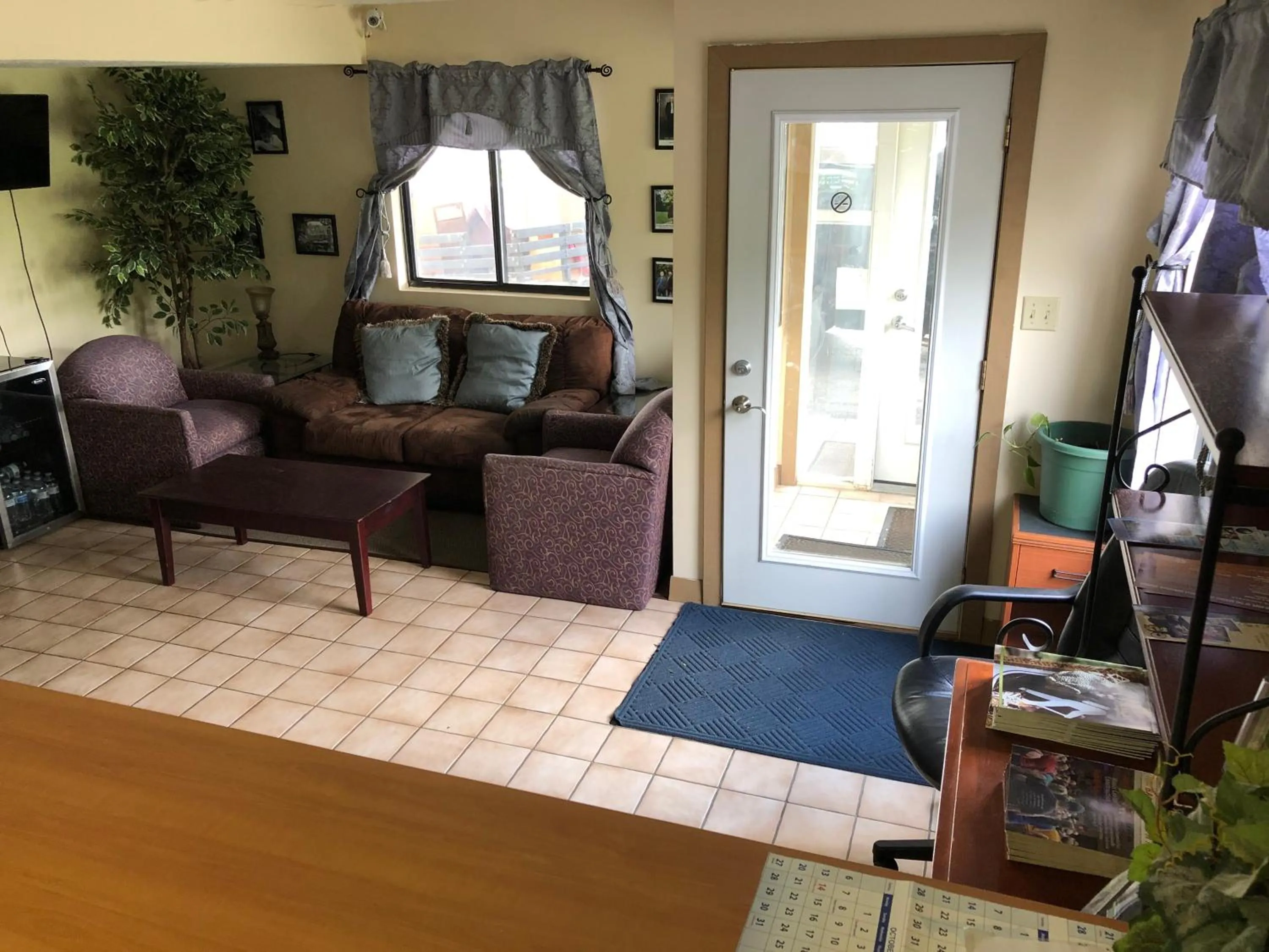 Facade/entrance in Salt Creek Inn