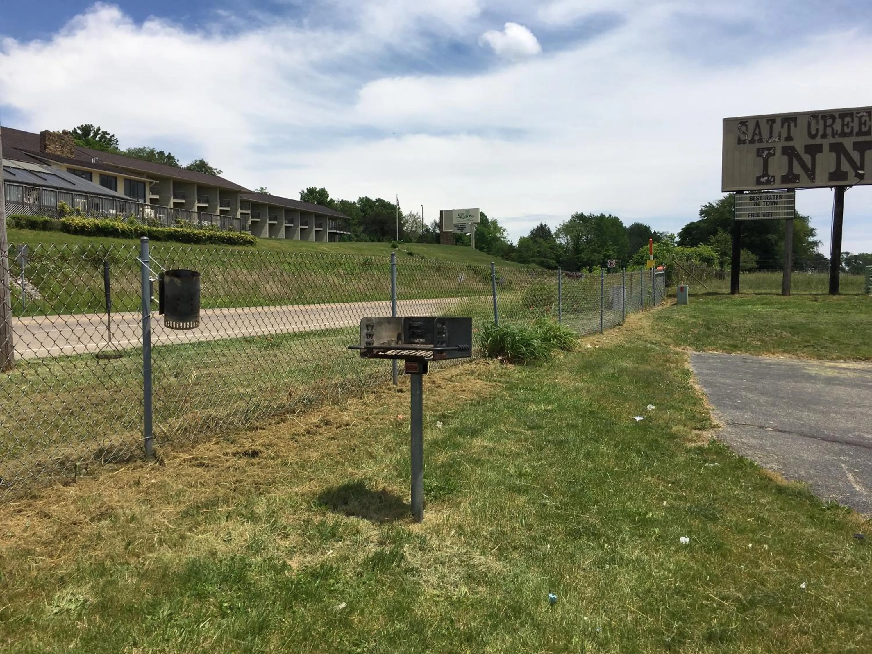 Property building in Salt Creek Inn
