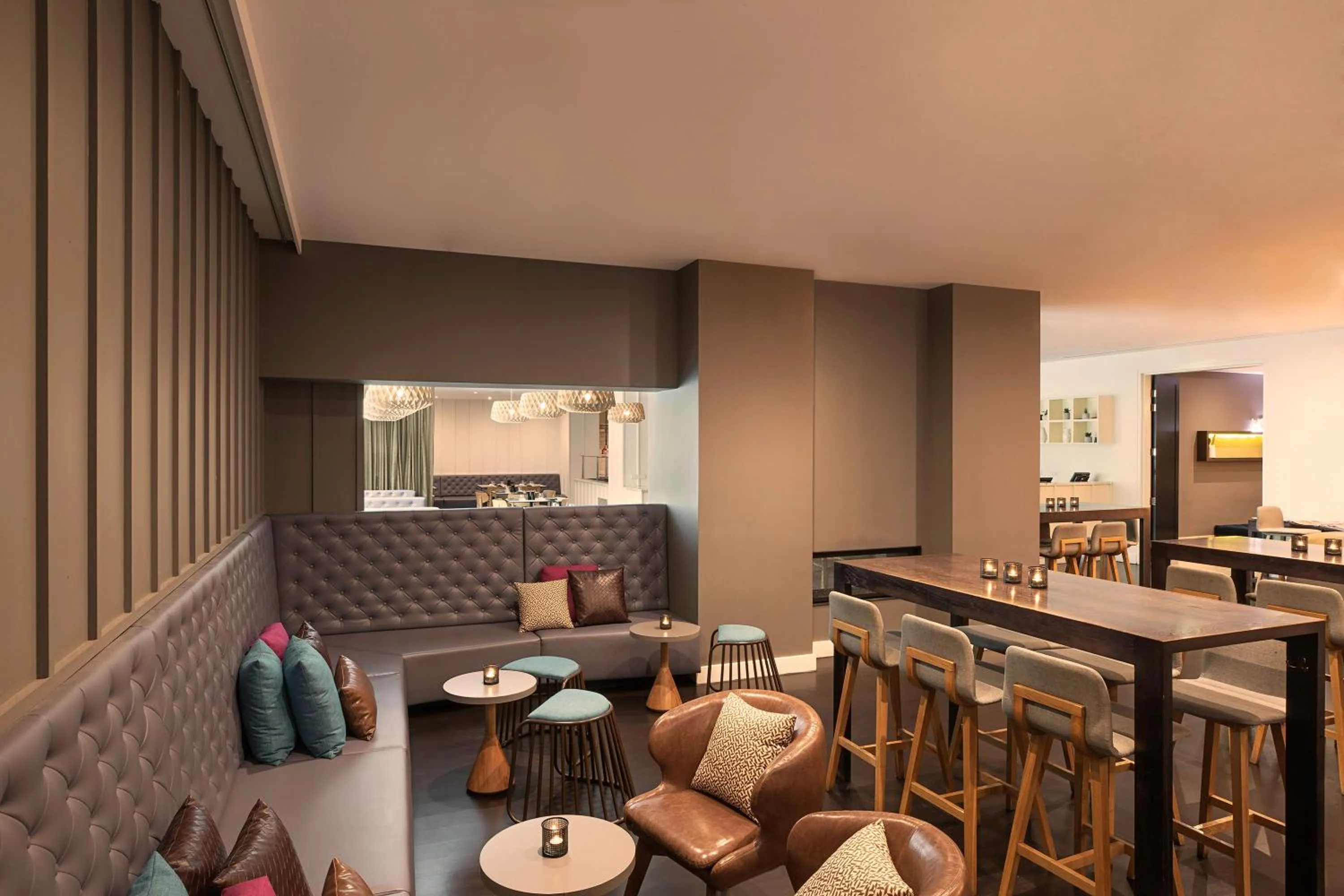 Restaurant/places to eat in Mantra on Russell