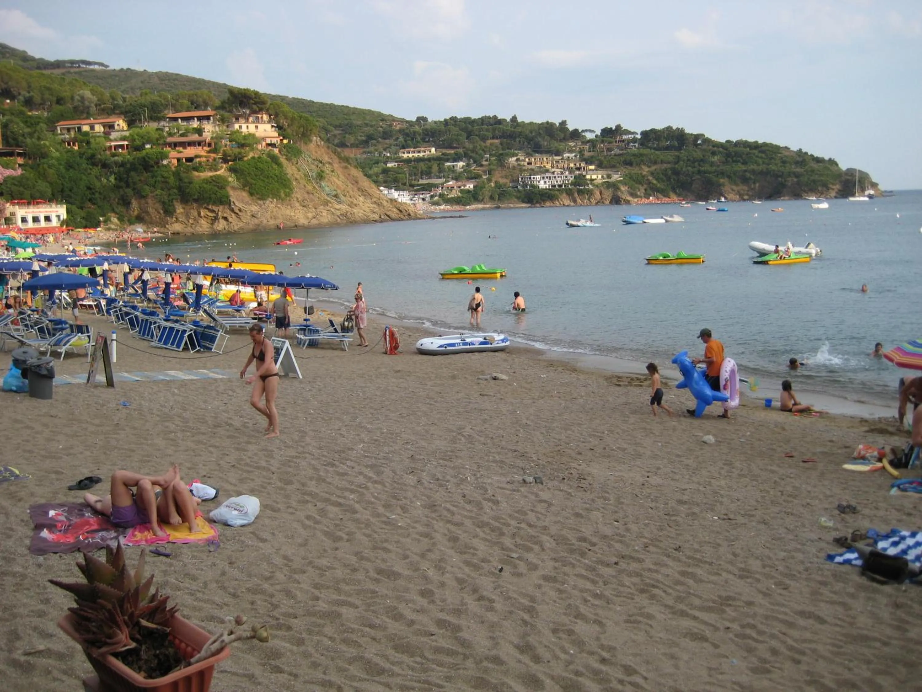 Summer in Mandel Residence by Mandel Club