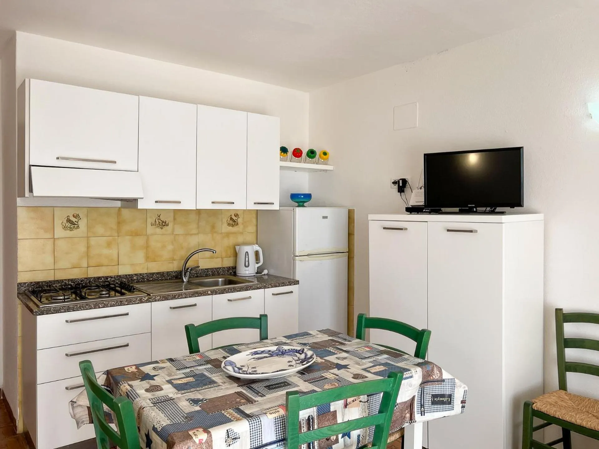 Kitchen or kitchenette in Mandel Residence by Mandel Club