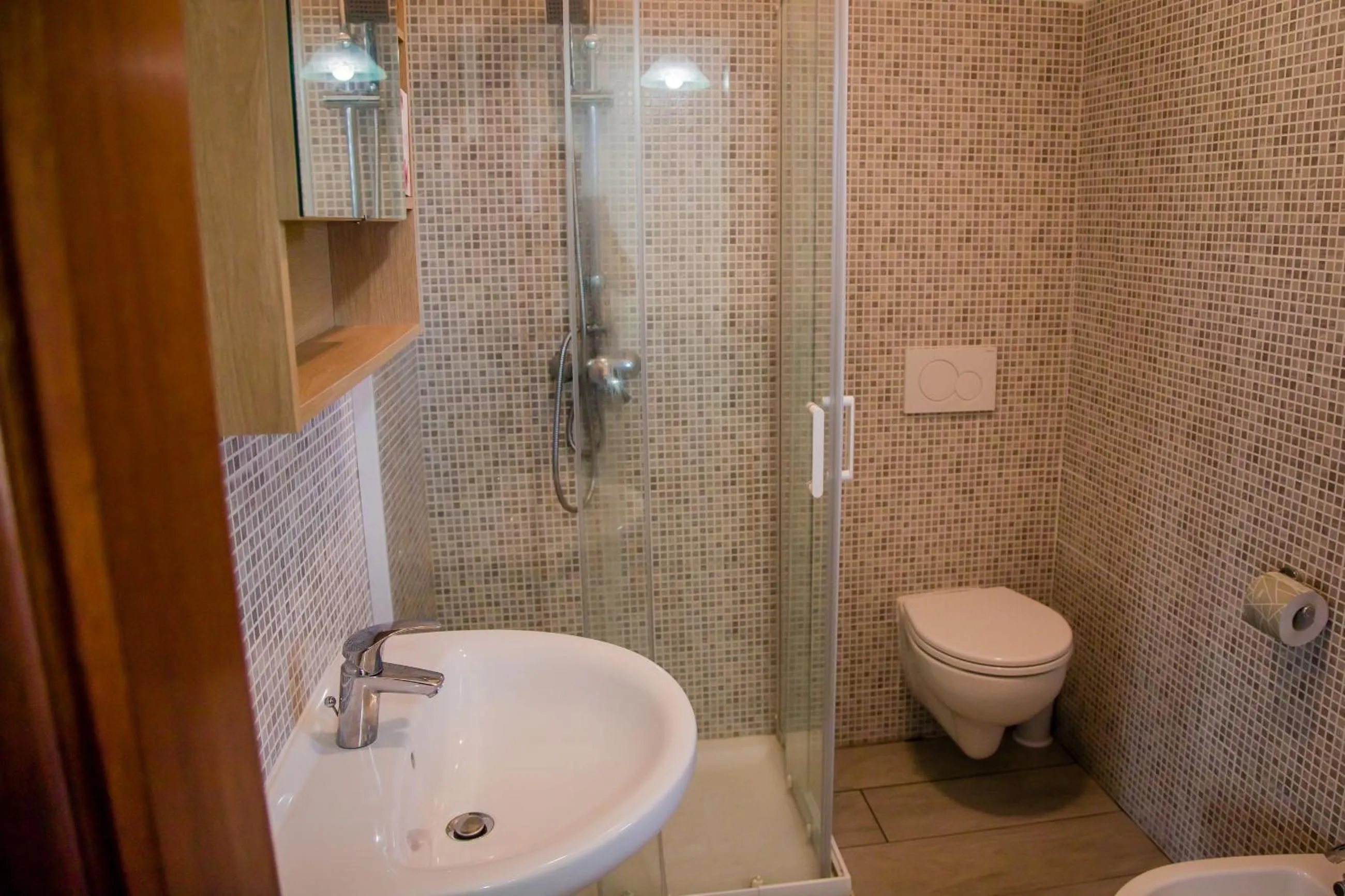 Bathroom in Mandel Residence by Mandel Club