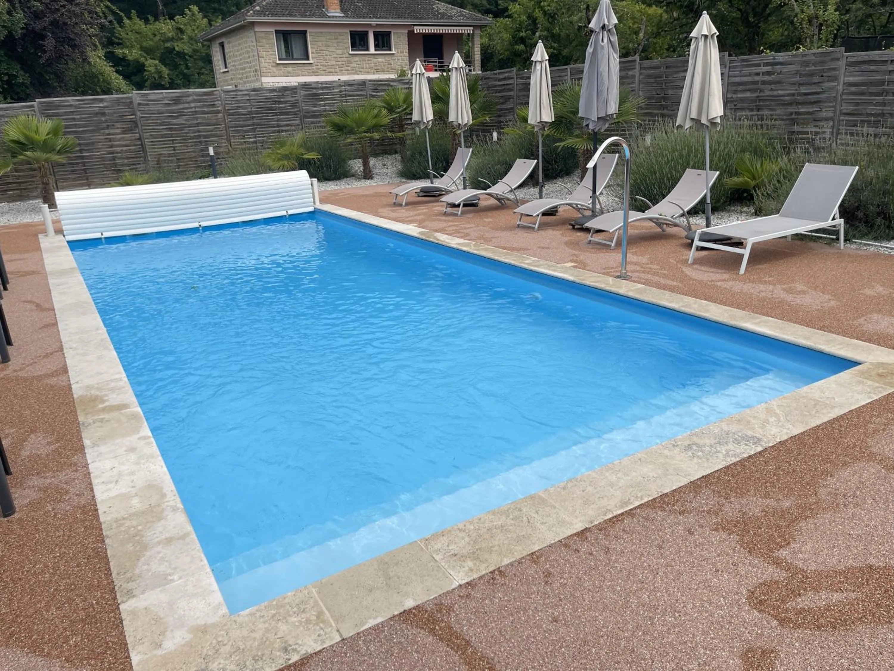Swimming pool in Brit Hotel Brive La Gaillarde - Restaurant La Limousine