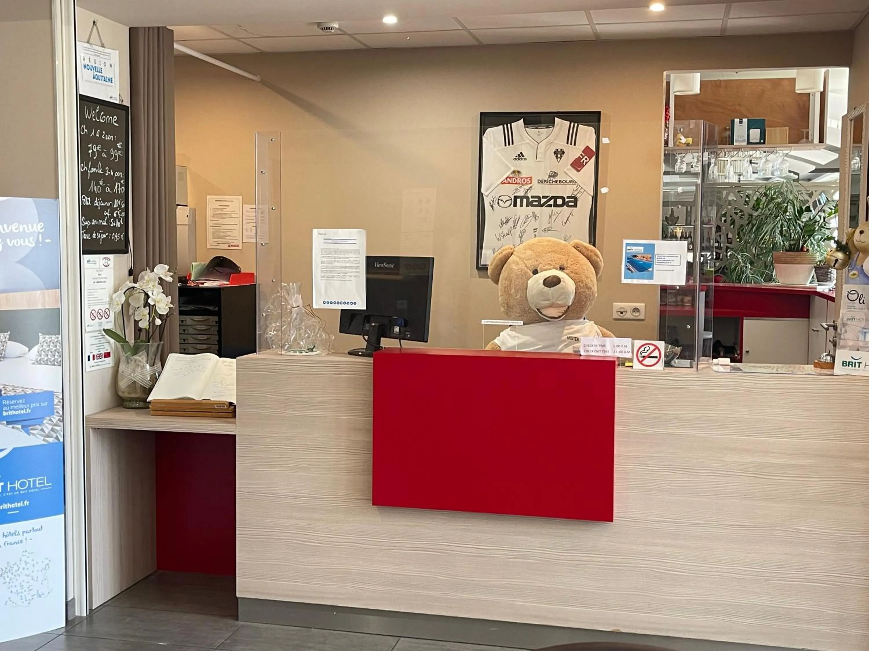 Lobby or reception in Brit Hotel Brive La Gaillarde - Restaurant La Limousine