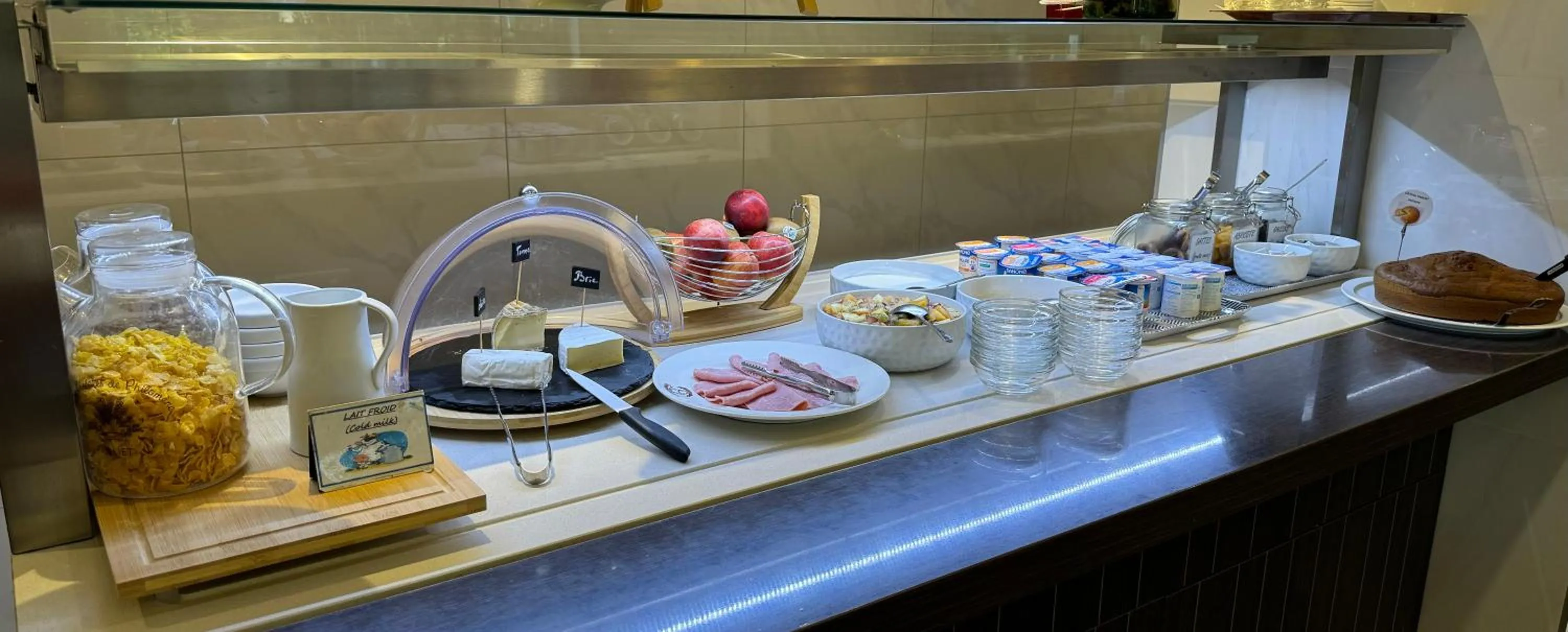 Breakfast in Brit Hotel Brive La Gaillarde - Restaurant La Limousine