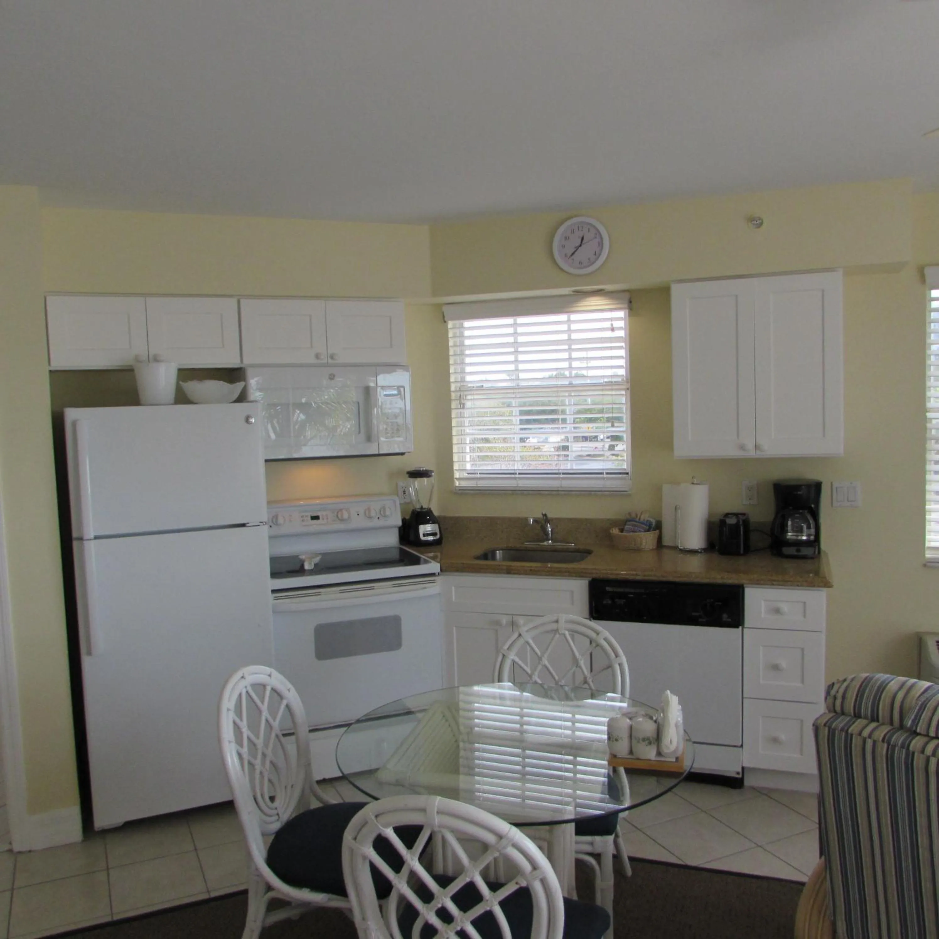 Kitchen or kitchenette in Edison Beach House