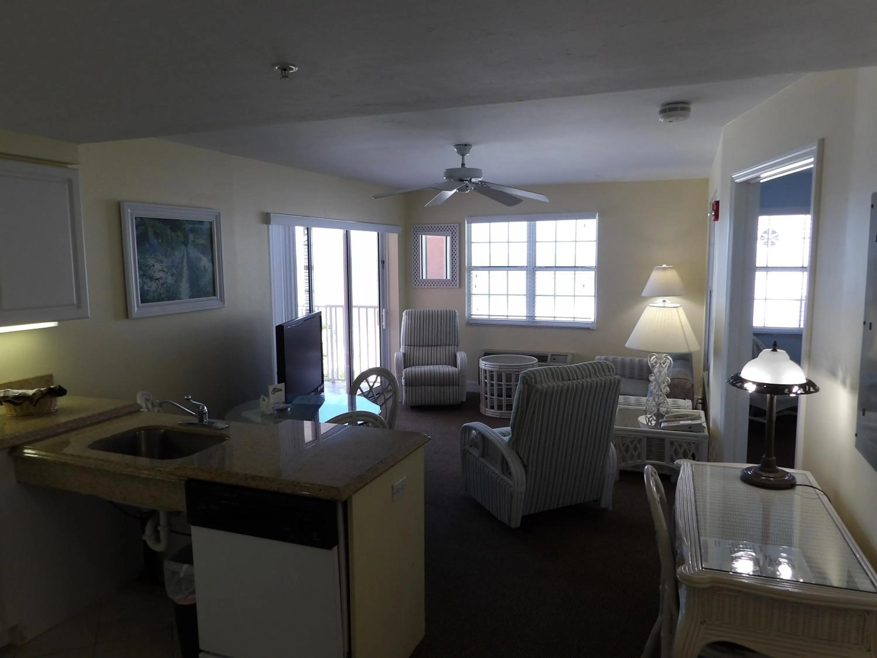 Photo of the whole room in Edison Beach House