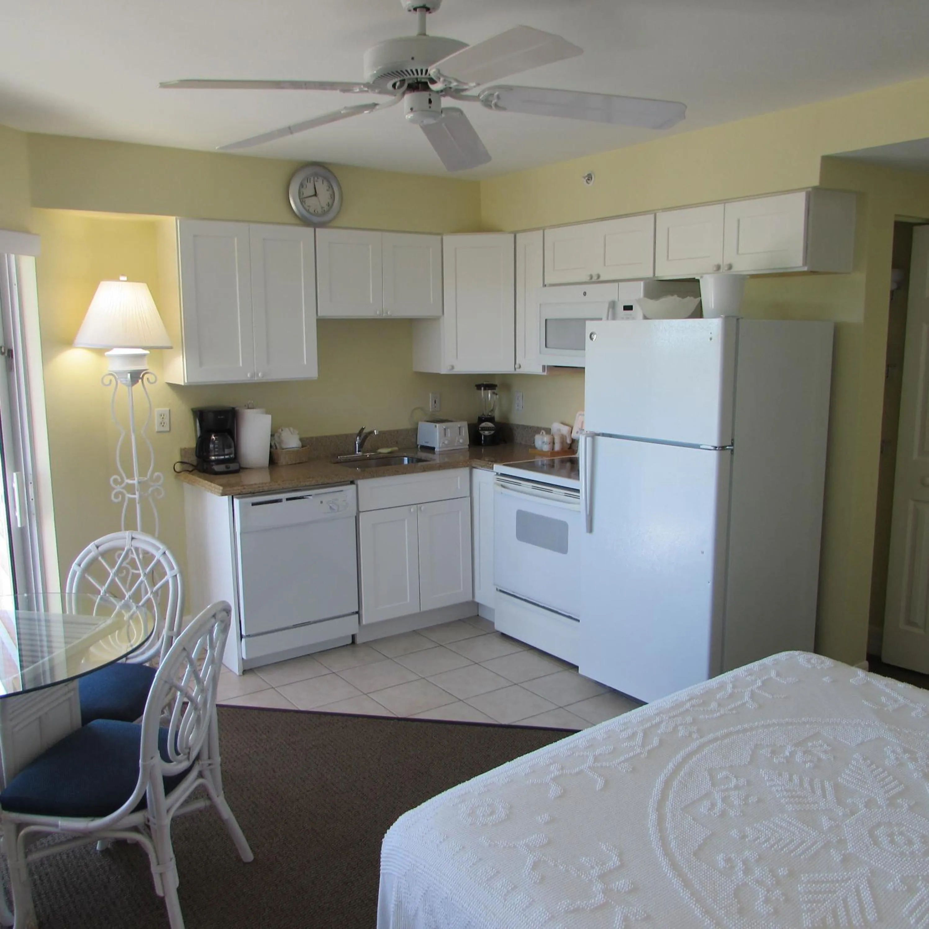 Kitchen or kitchenette in Edison Beach House