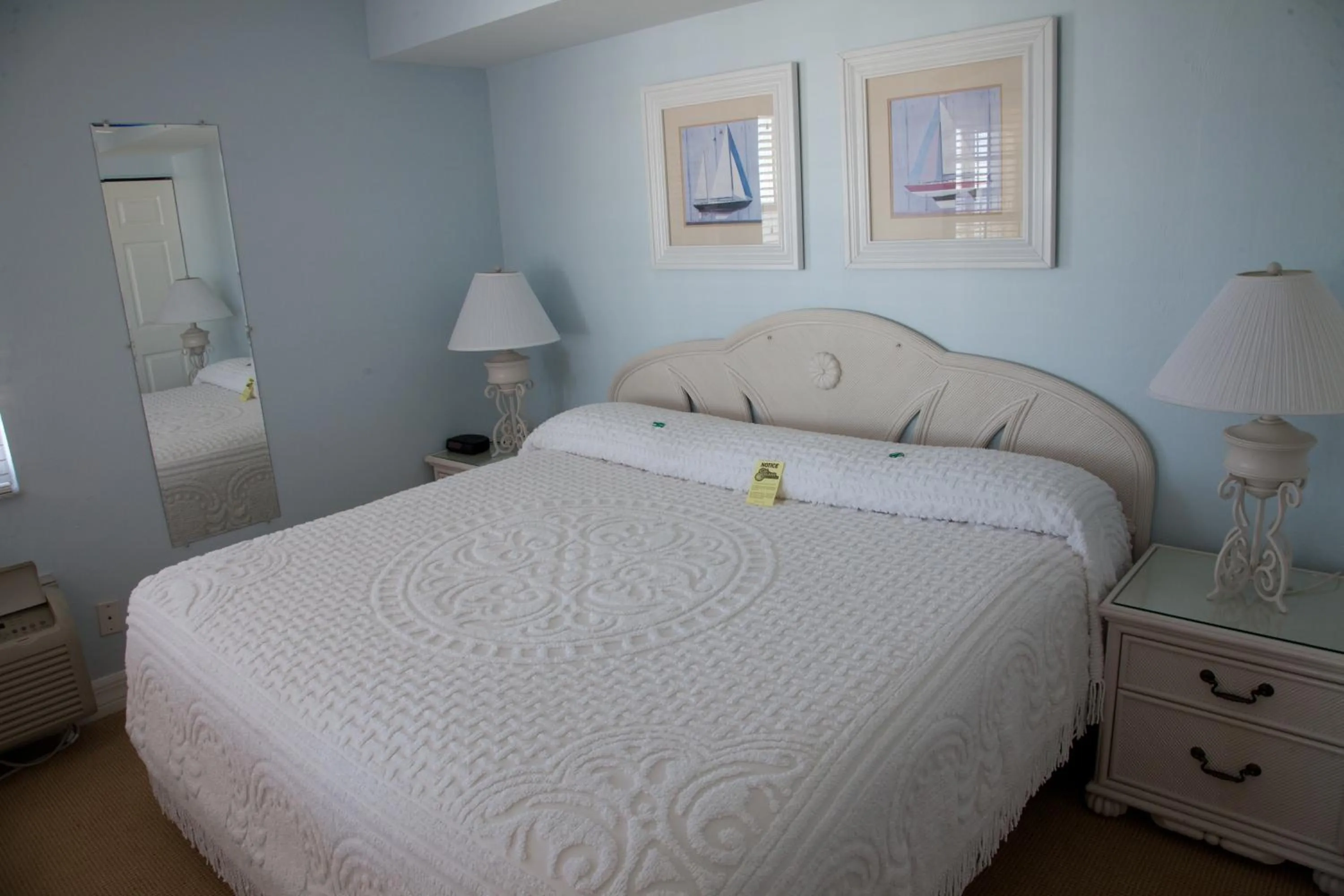 Bed in Edison Beach House