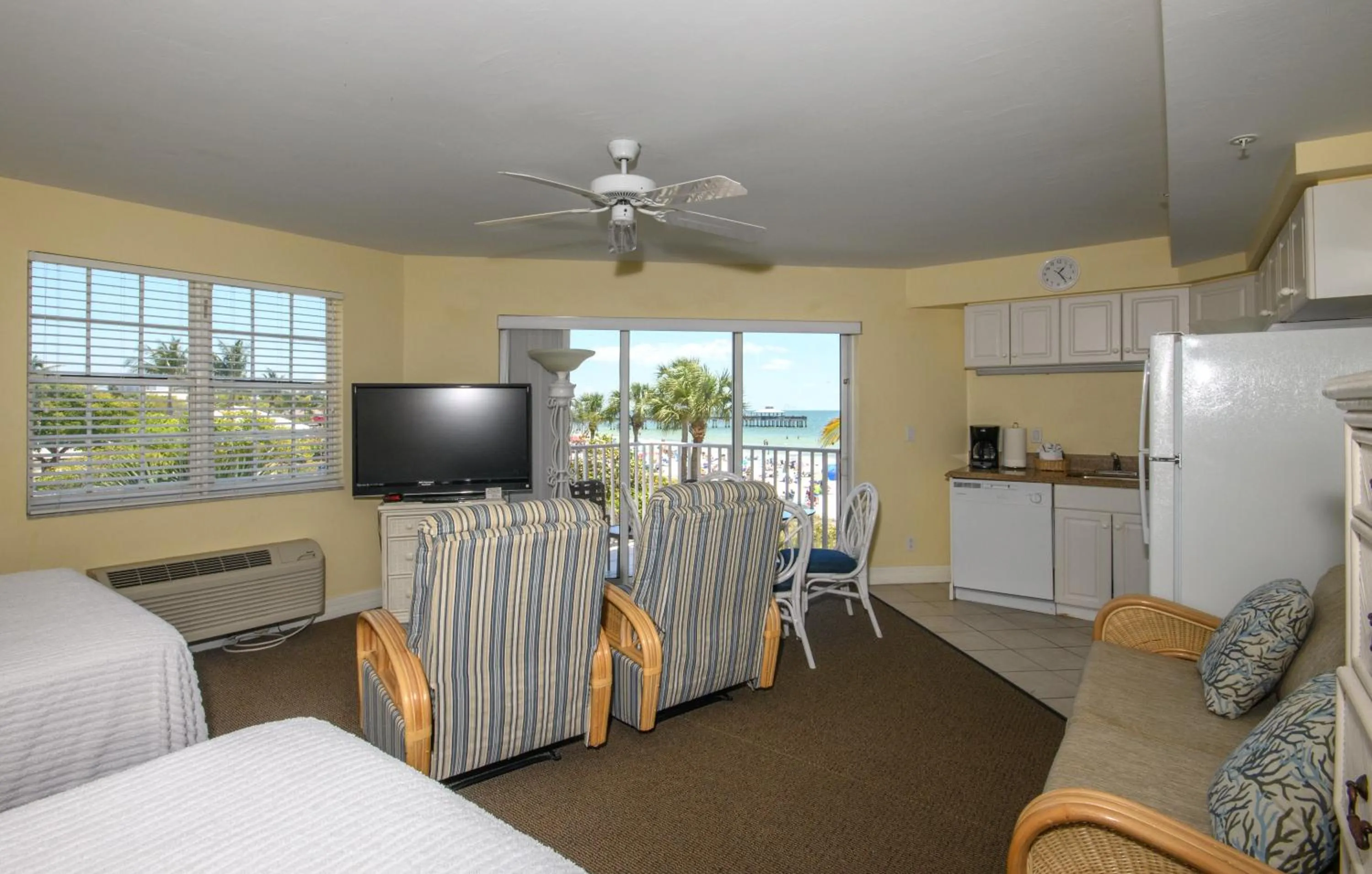 TV and multimedia in Edison Beach House