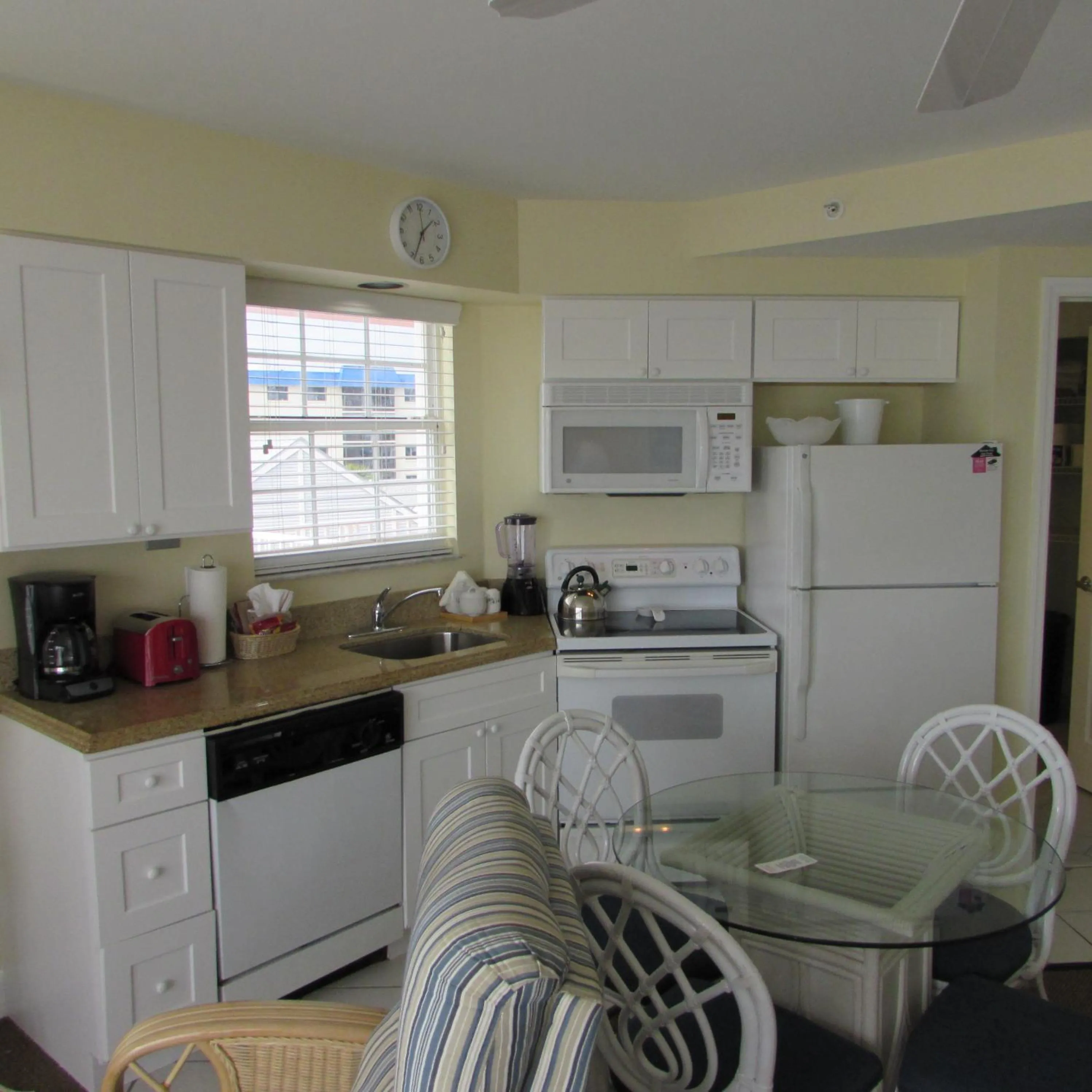 Kitchen or kitchenette in Edison Beach House