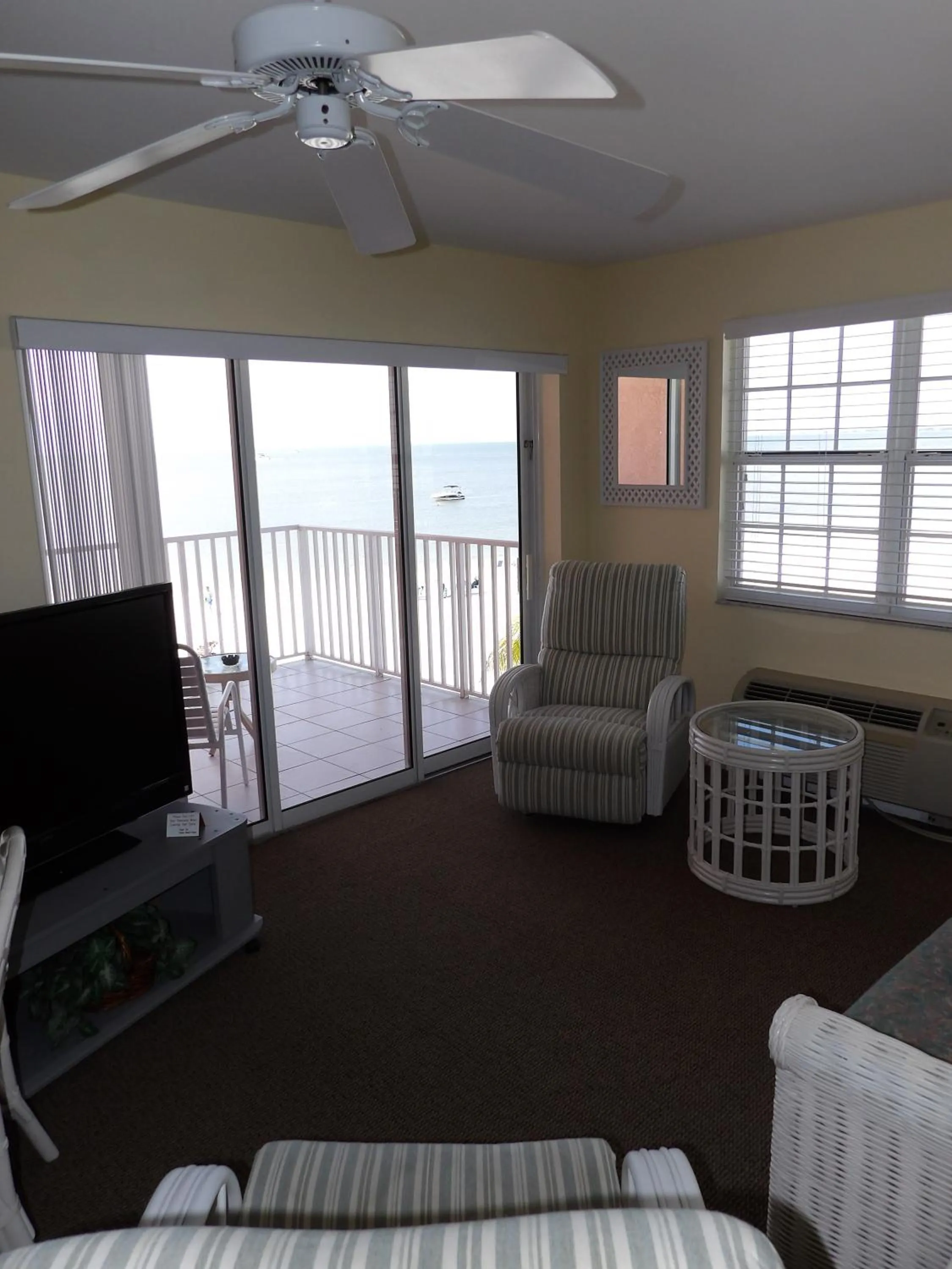 Living room in Edison Beach House