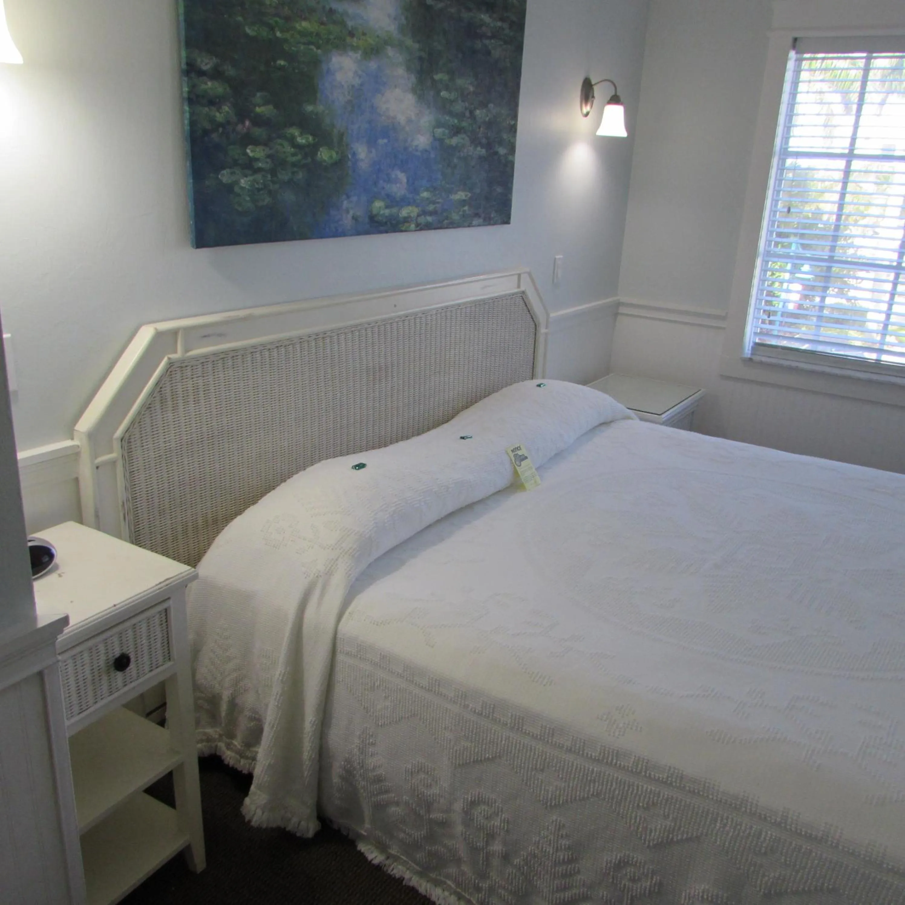 Bed in Edison Beach House