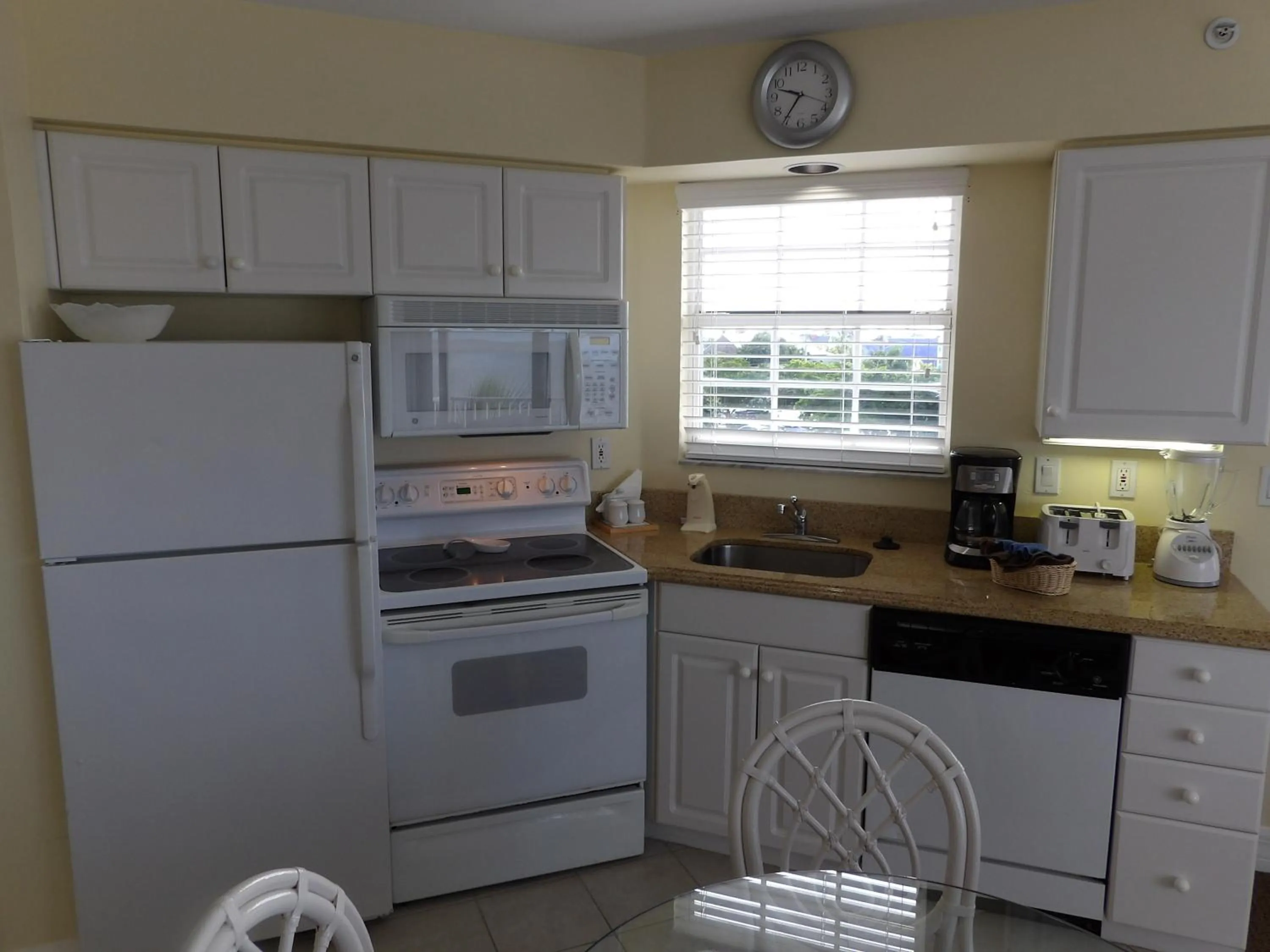 Kitchen or kitchenette in Edison Beach House