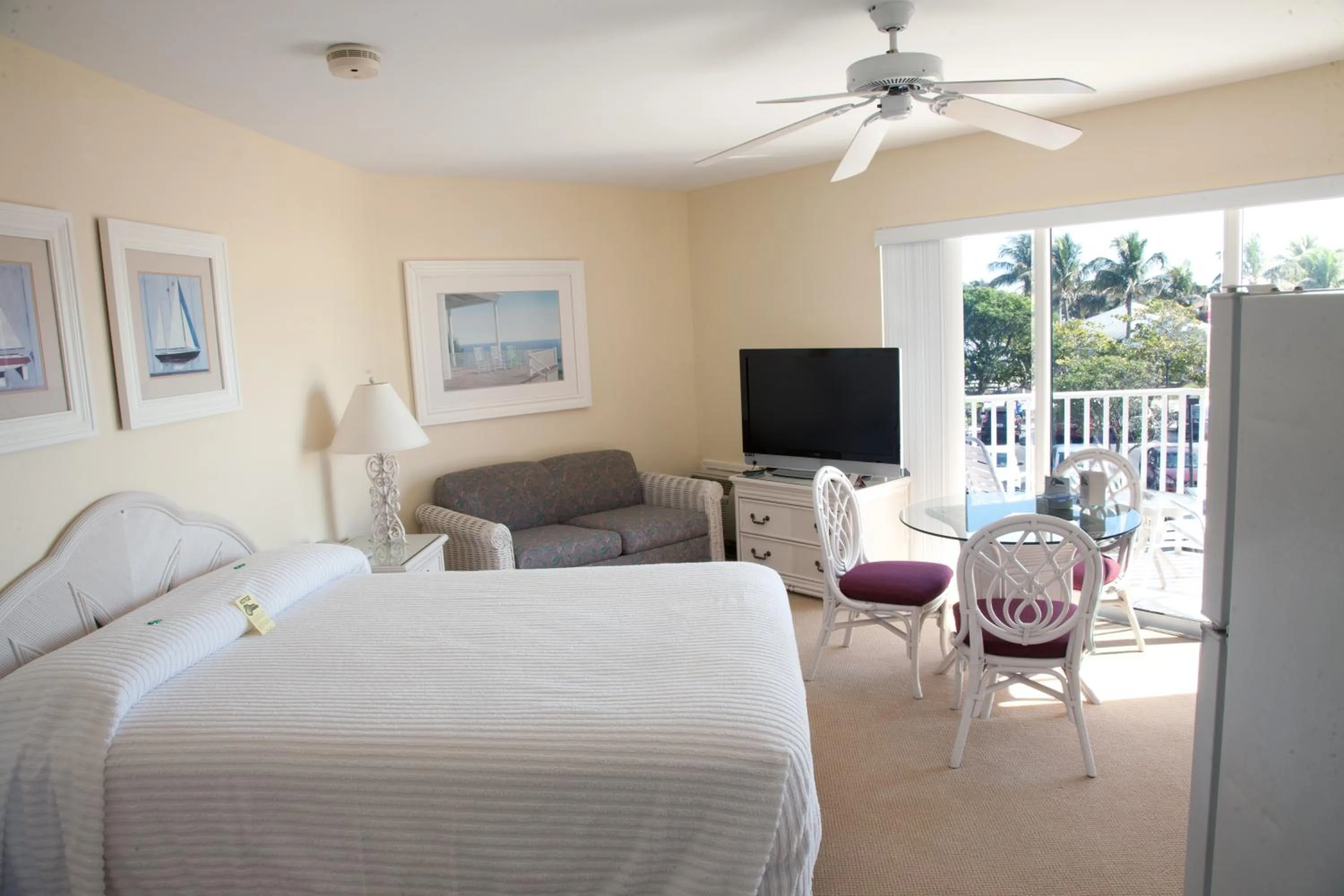 Bed in Edison Beach House