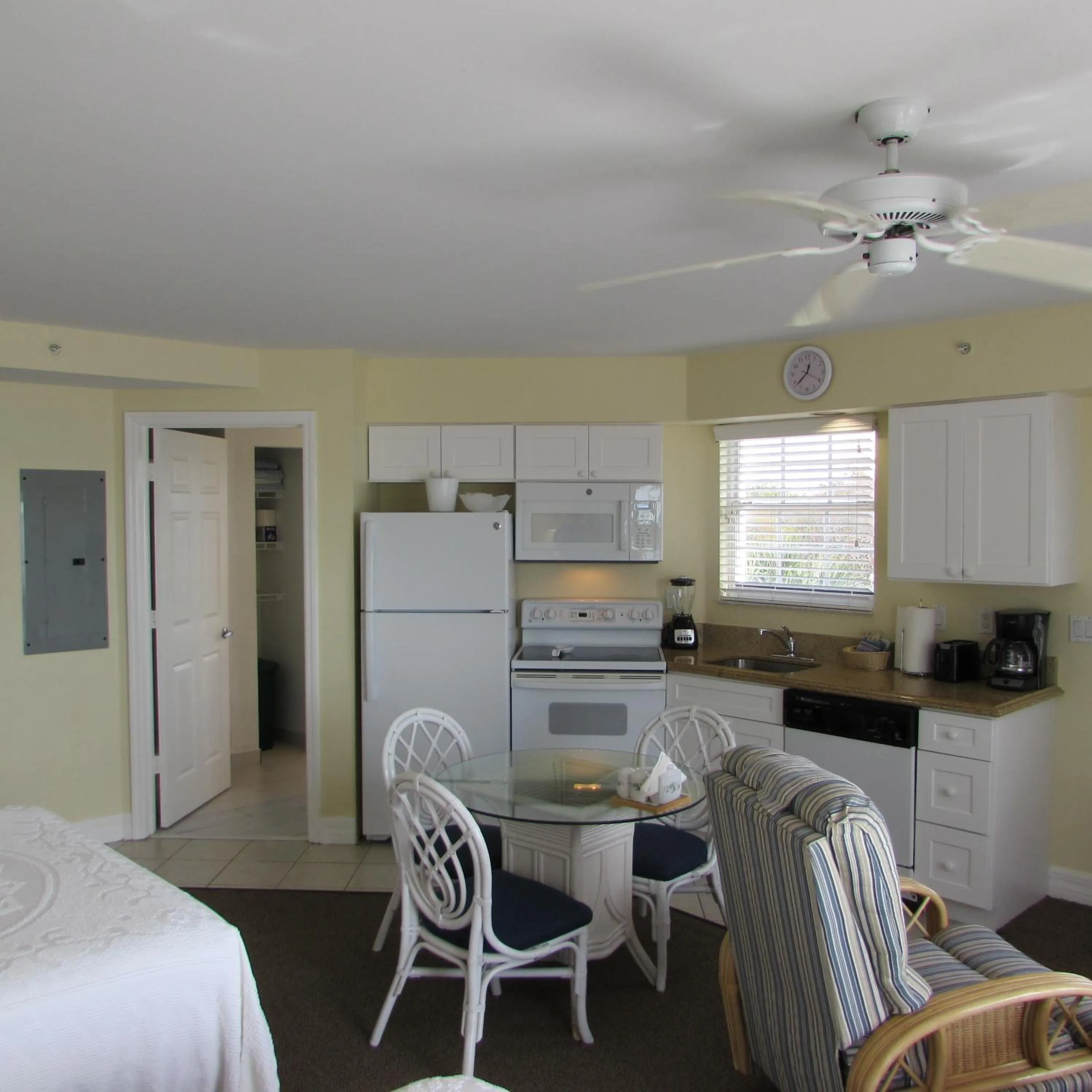 Kitchen or kitchenette in Edison Beach House