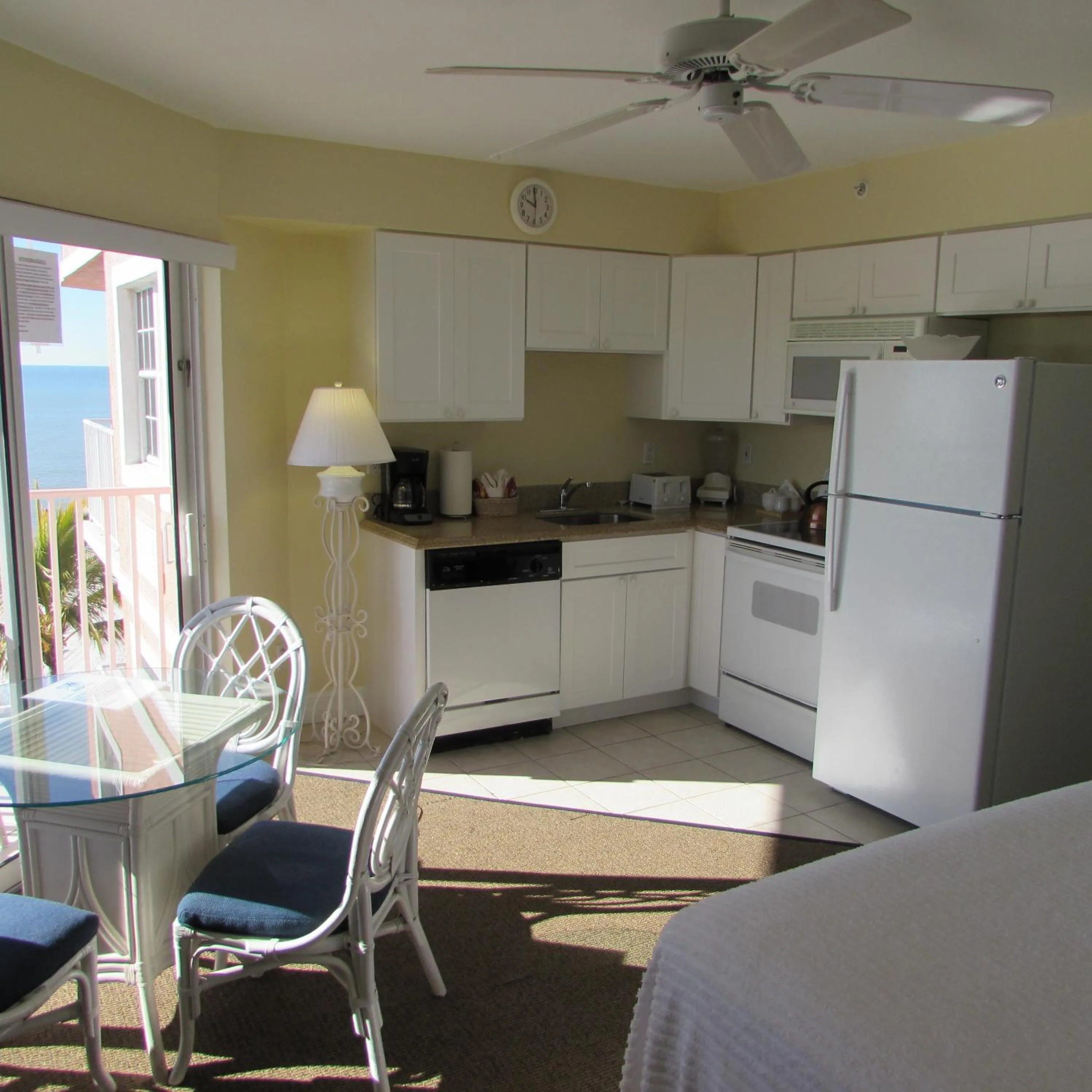 Kitchen or kitchenette in Edison Beach House