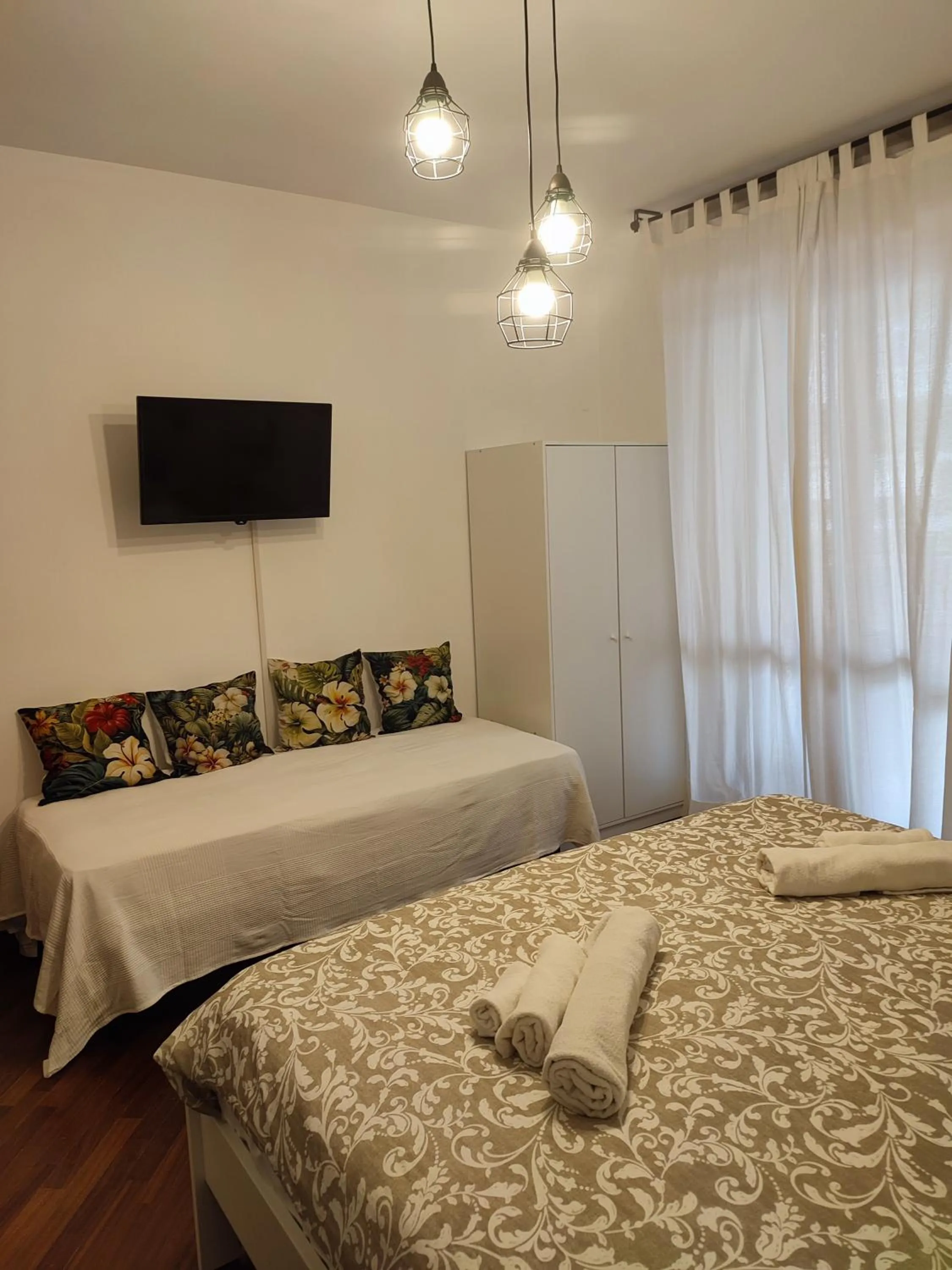 Bedroom, Bed in Leonardo Rome Holidays