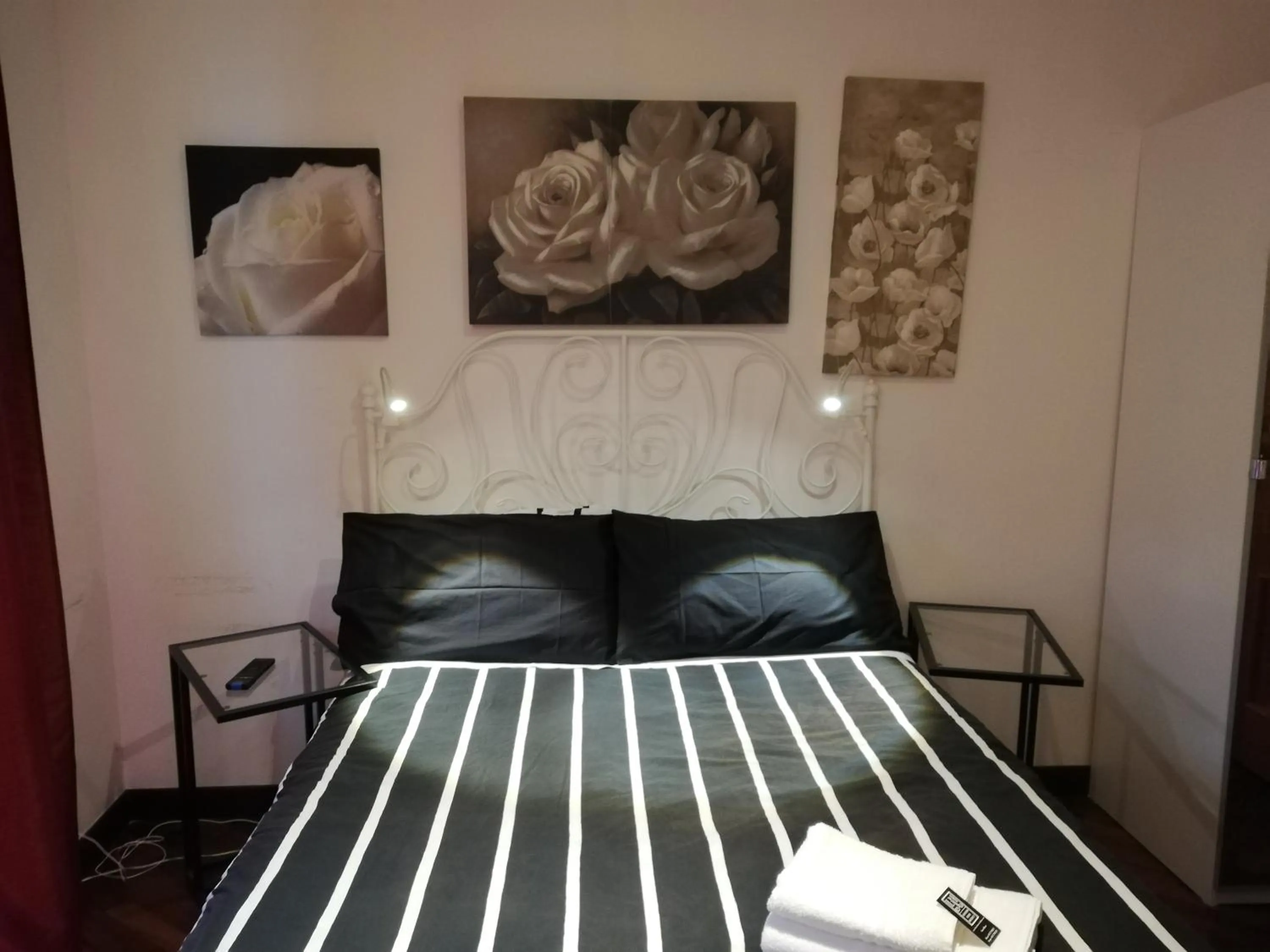 Double Room with Private External Bathroom - single occupancy in Leonardo Rome Holidays