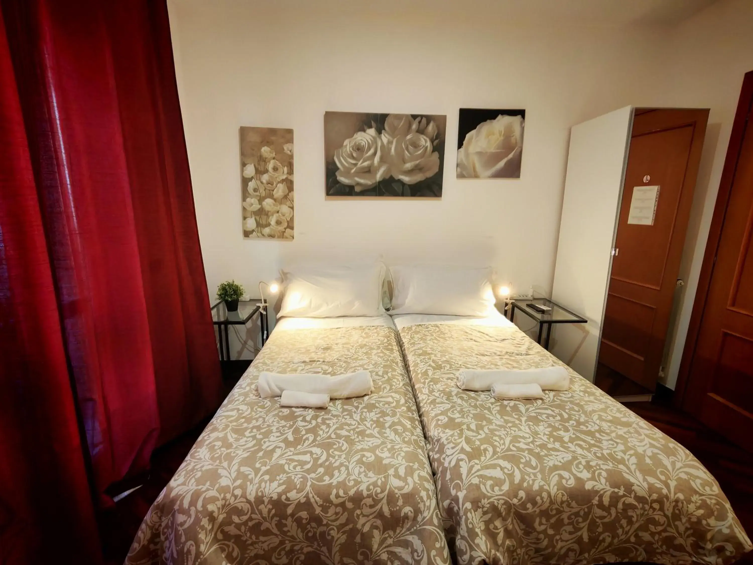 Double Room with Private External Bathroom - single occupancy in Leonardo Rome Holidays Double Room with Private External Bathroom - single occupancy in Leonardo Rome Holidays