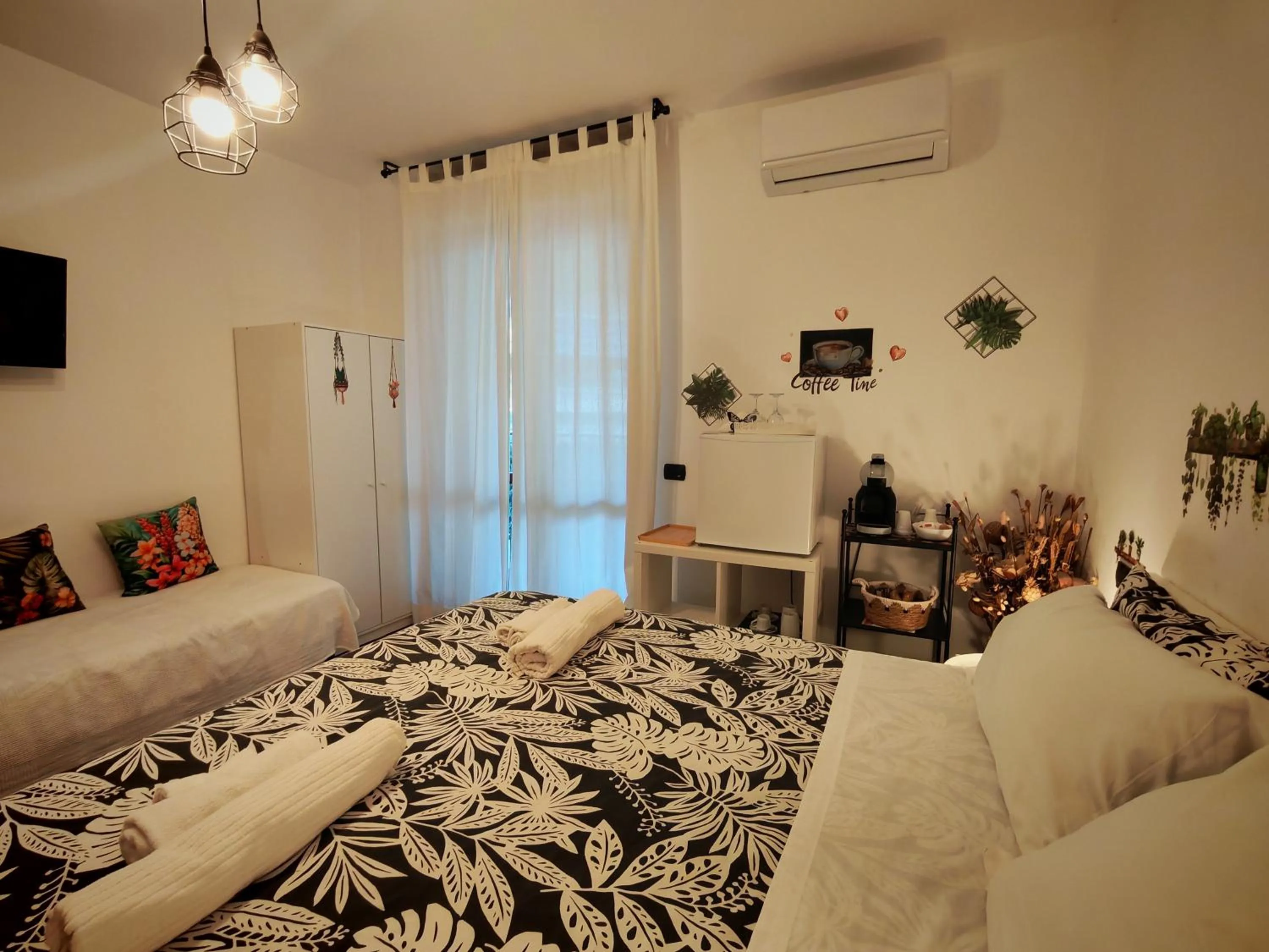 Bed in Leonardo Rome Holidays