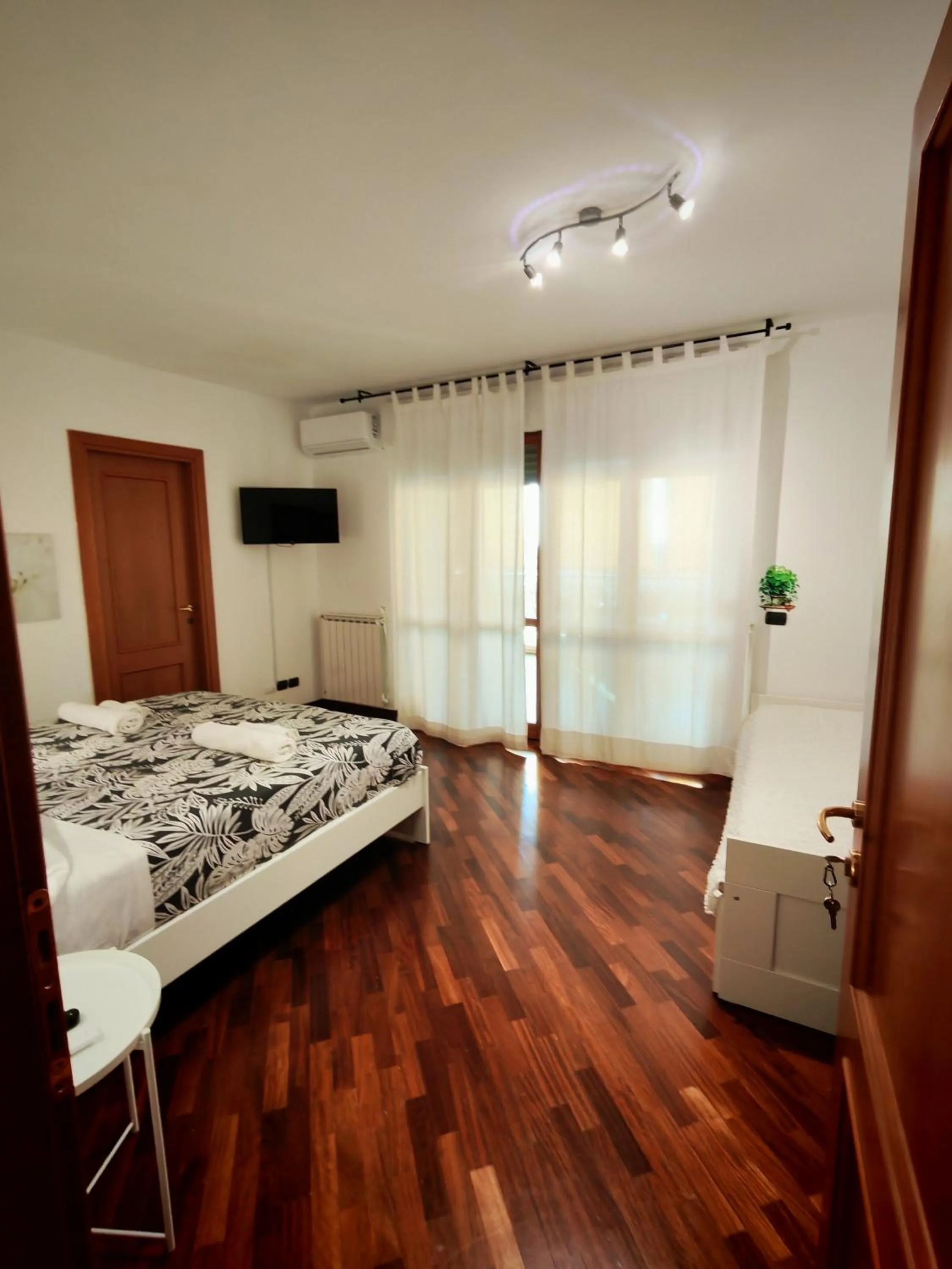 Bed in Leonardo Rome Holidays