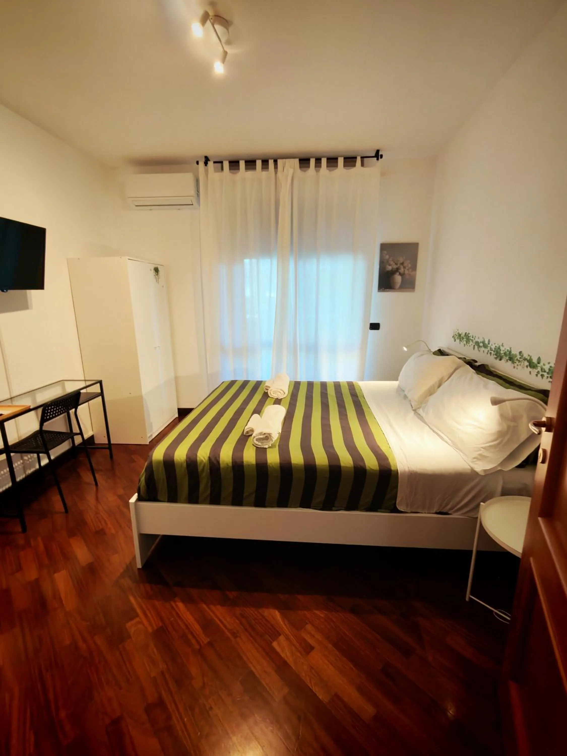 Bedroom, Bed in Leonardo Rome Holidays