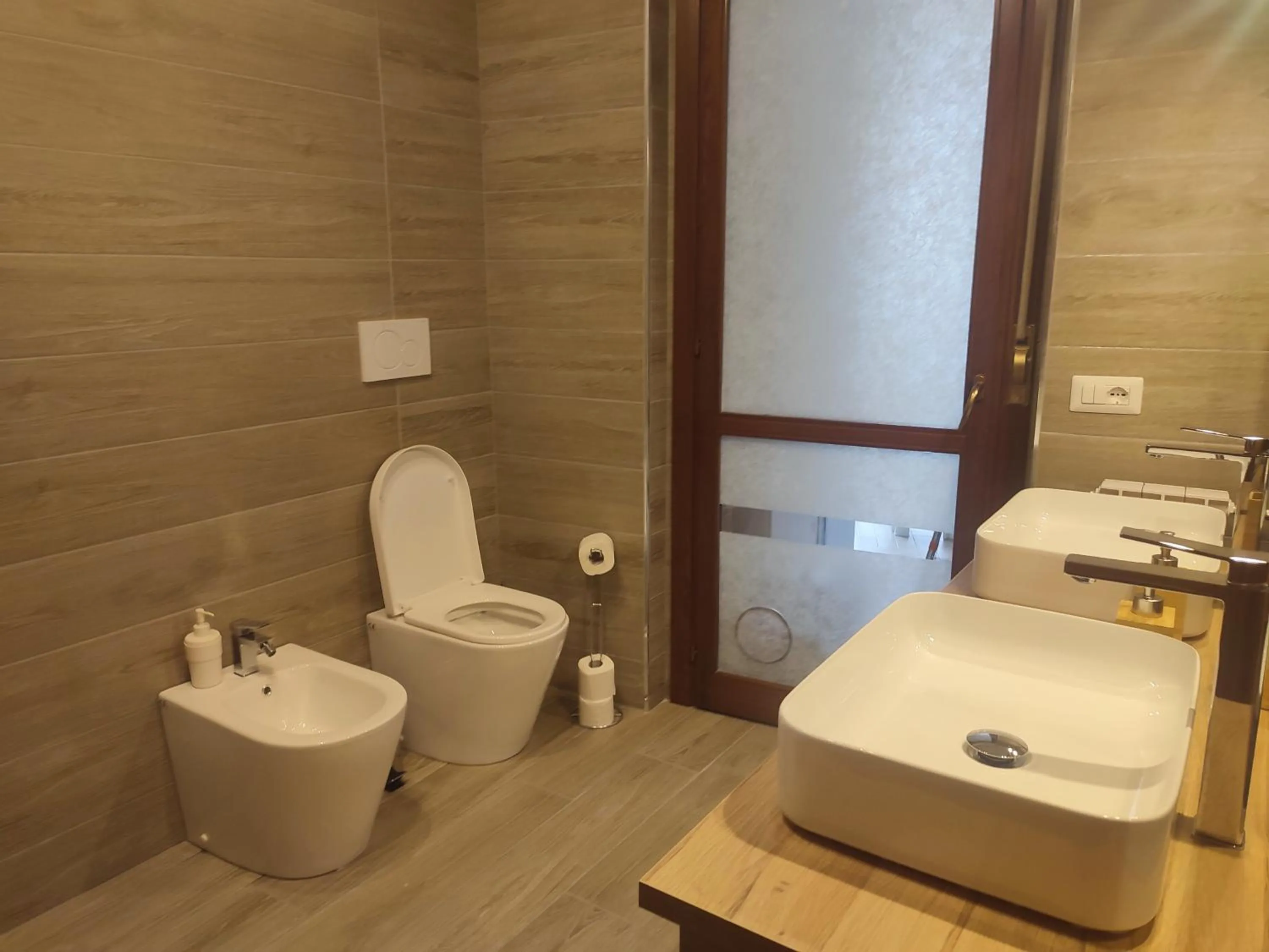 Bathroom in Leonardo Rome Holidays