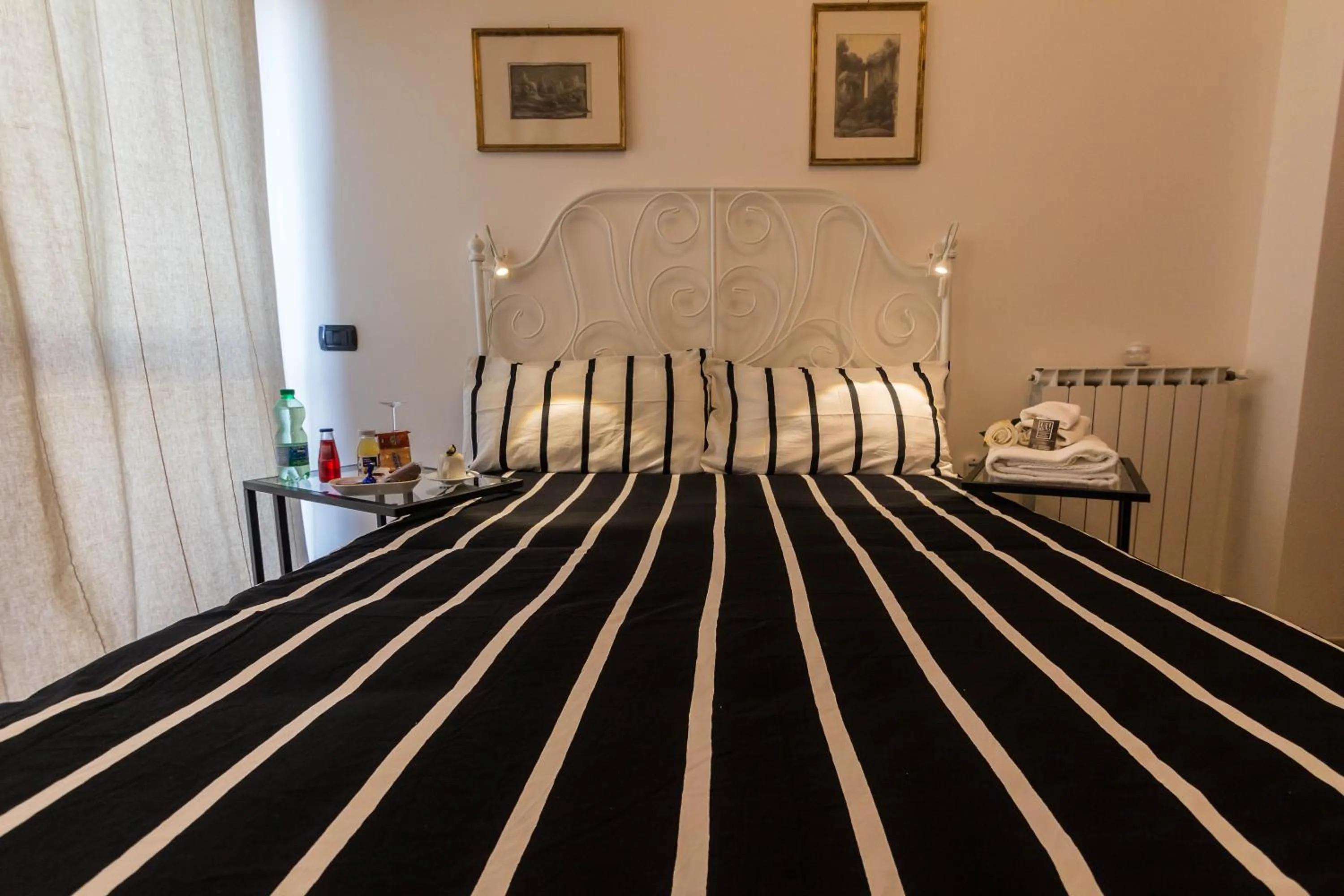 Bed in Leonardo Rome Holidays