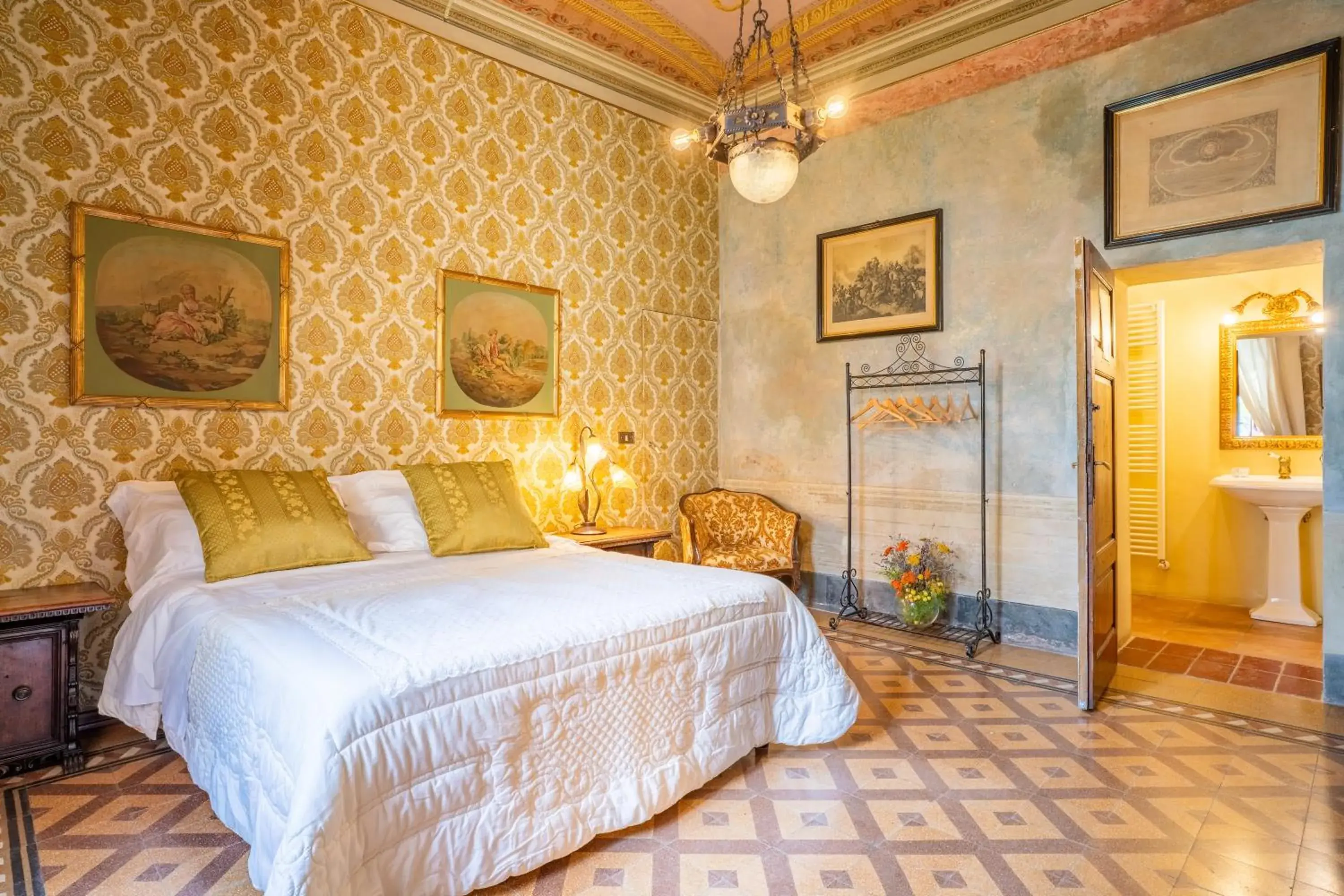 Double Room with Mountain View in Palazzo Tombesi Trecci Double Room with Mountain View in Palazzo Tombesi Trecci