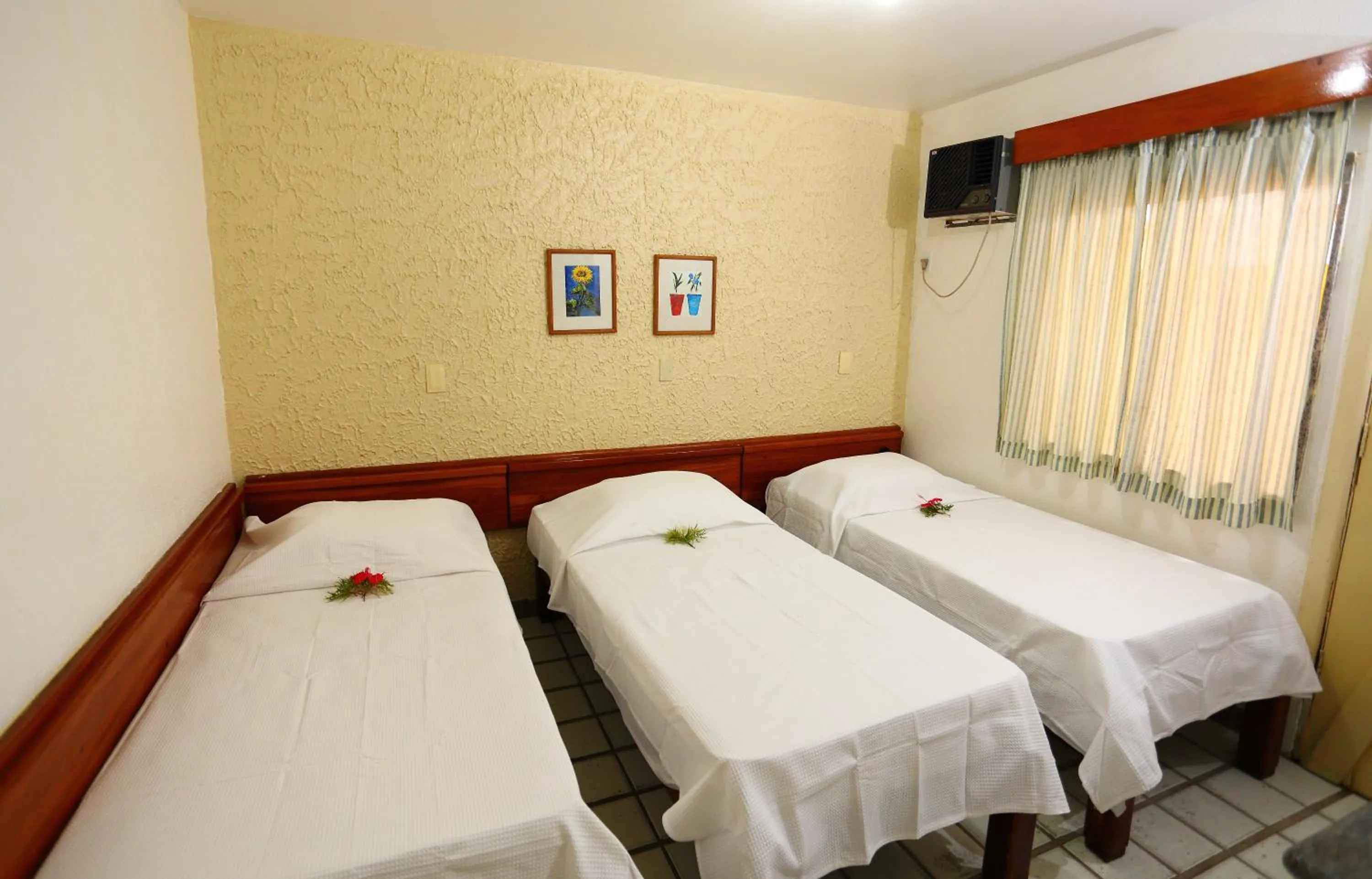 Photo of the whole room, Bed in Marlim Porto Hotel