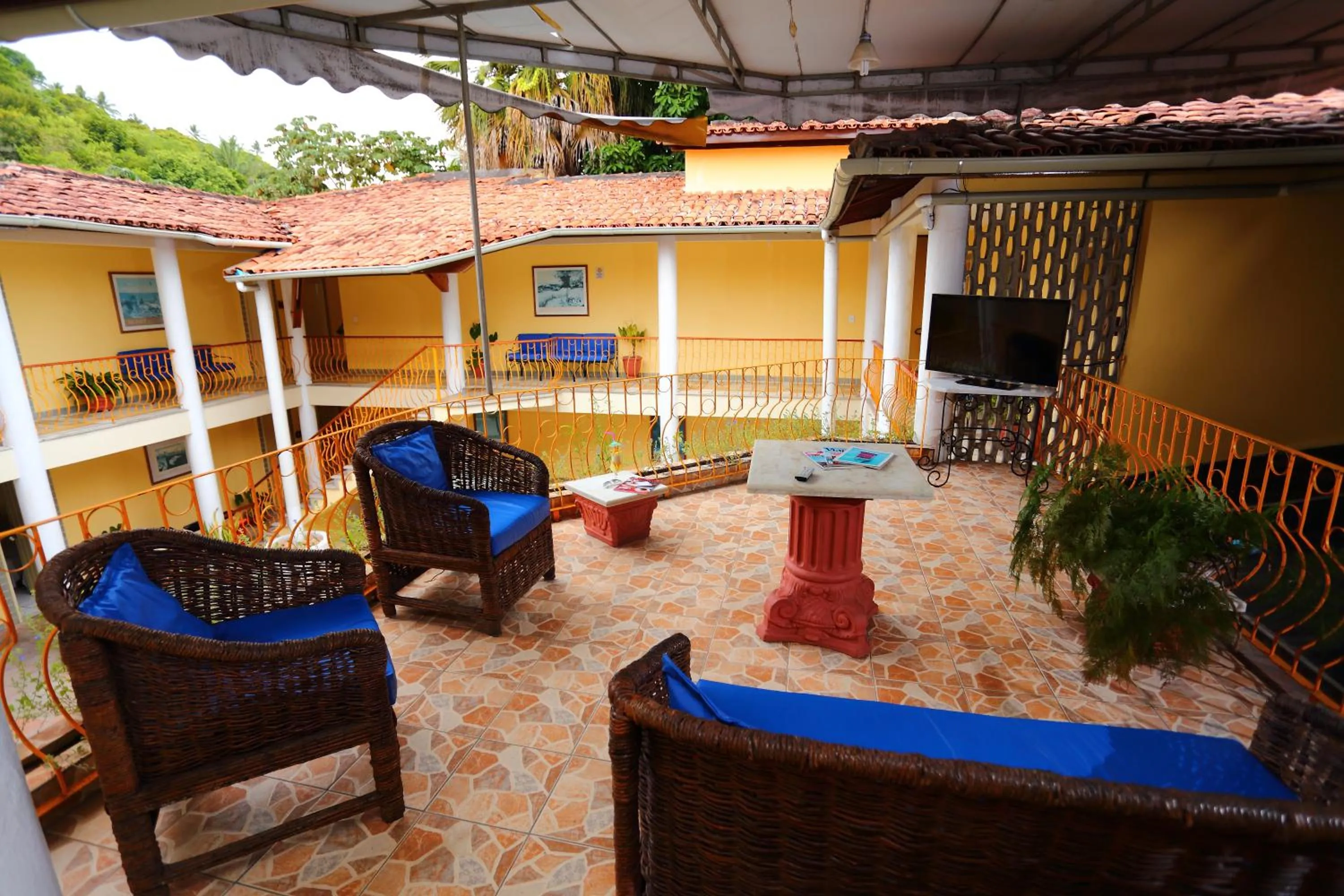 Communal lounge/ TV room in Marlim Porto Hotel