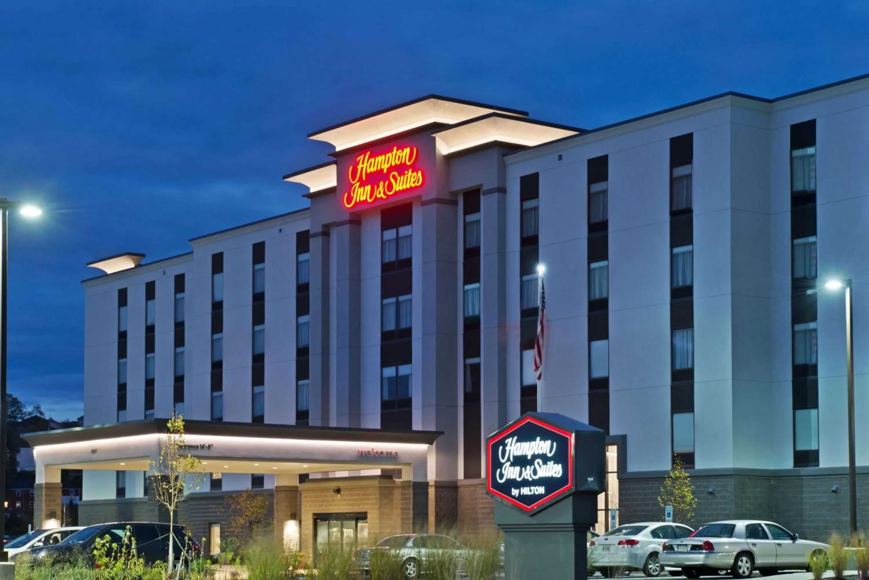 Property building in Hampton Inn & Suites North Huntingdon-Irwin, PA