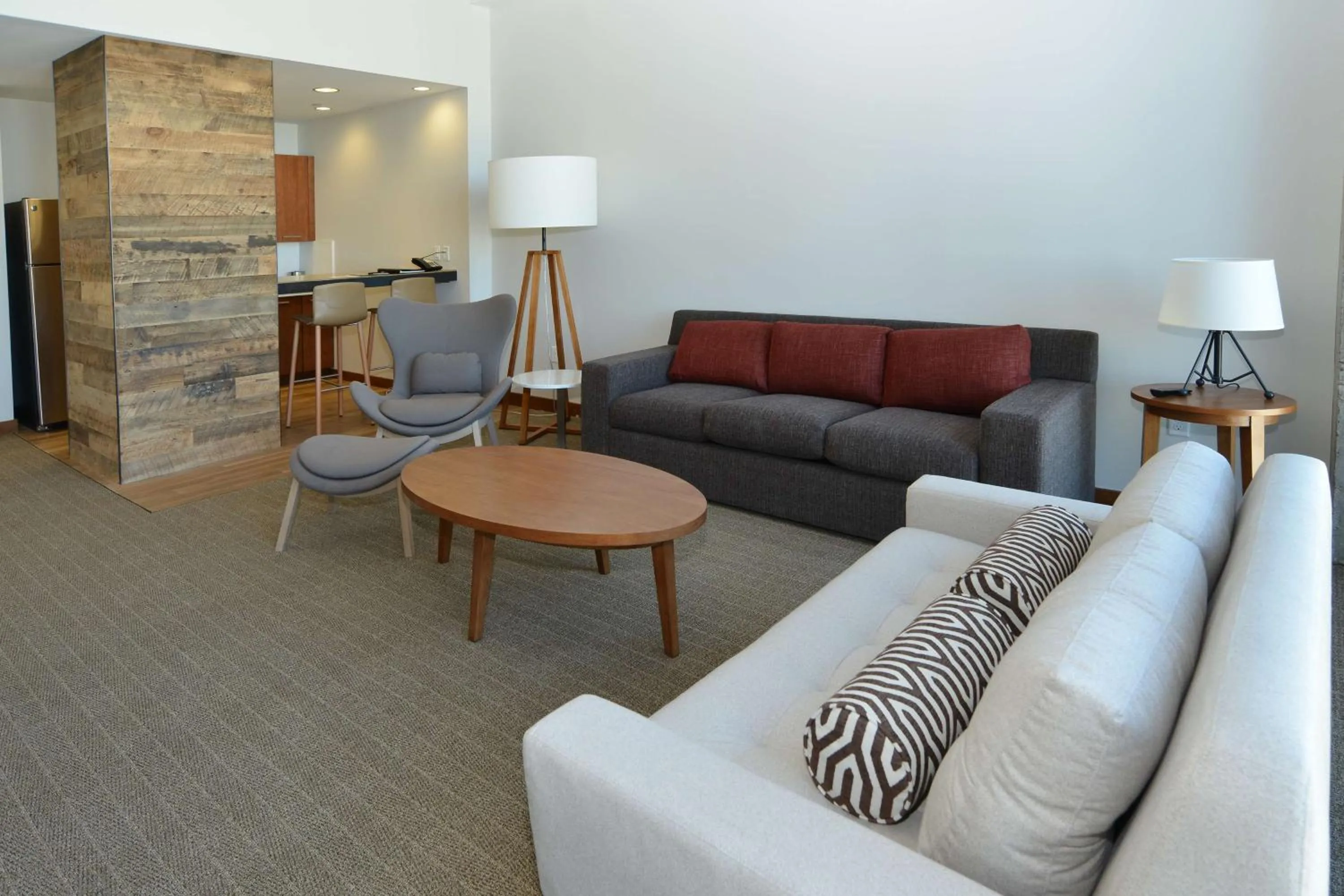 Living room in The Lismore Hotel Eau Claire - a DoubleTree by Hilton