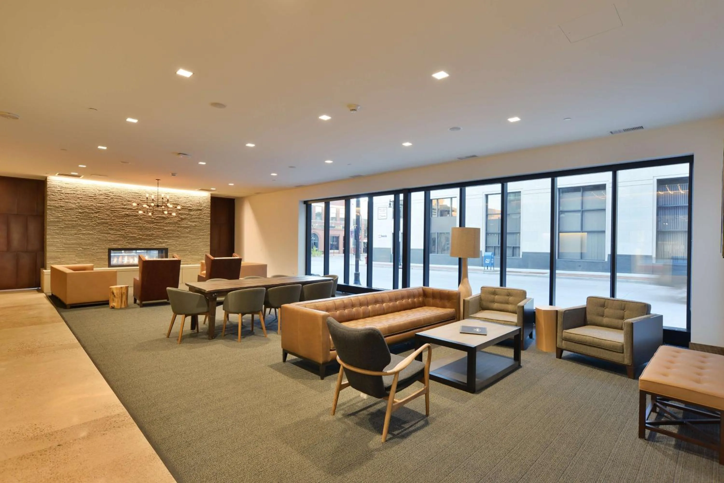 Lobby or reception in The Lismore Hotel Eau Claire - a DoubleTree by Hilton