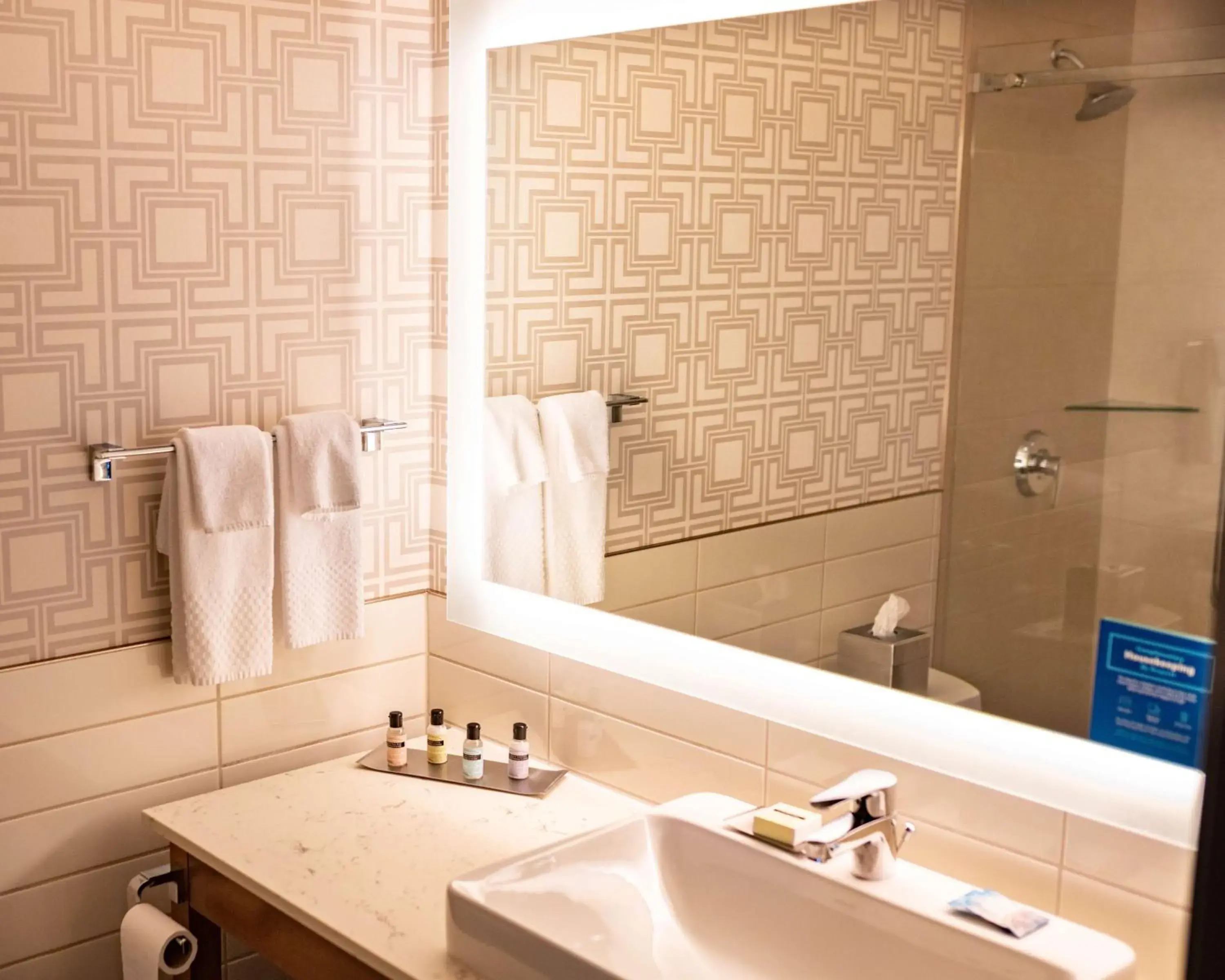 Queen Room with Two Queen Beds in The Lismore Hotel Eau Claire - a DoubleTree by Hilton Queen Room with Two Queen Beds in The Lismore Hotel Eau Claire - a DoubleTree by Hilton