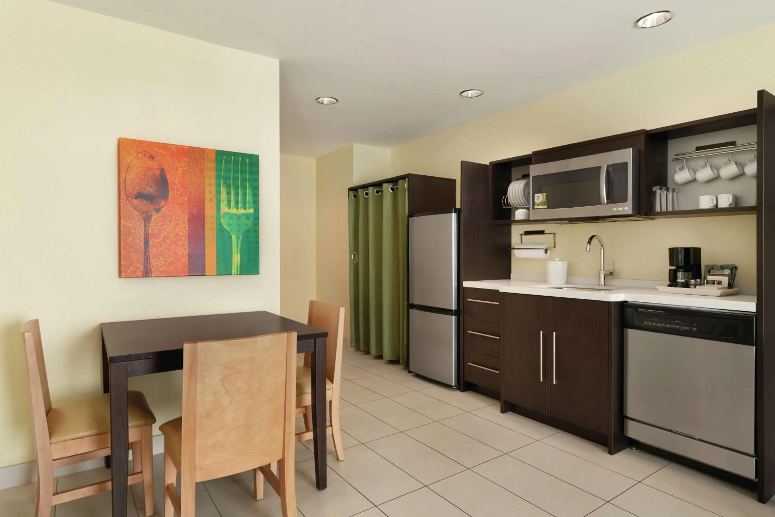 Bedroom in Home2 Suites by Hilton Cartersville