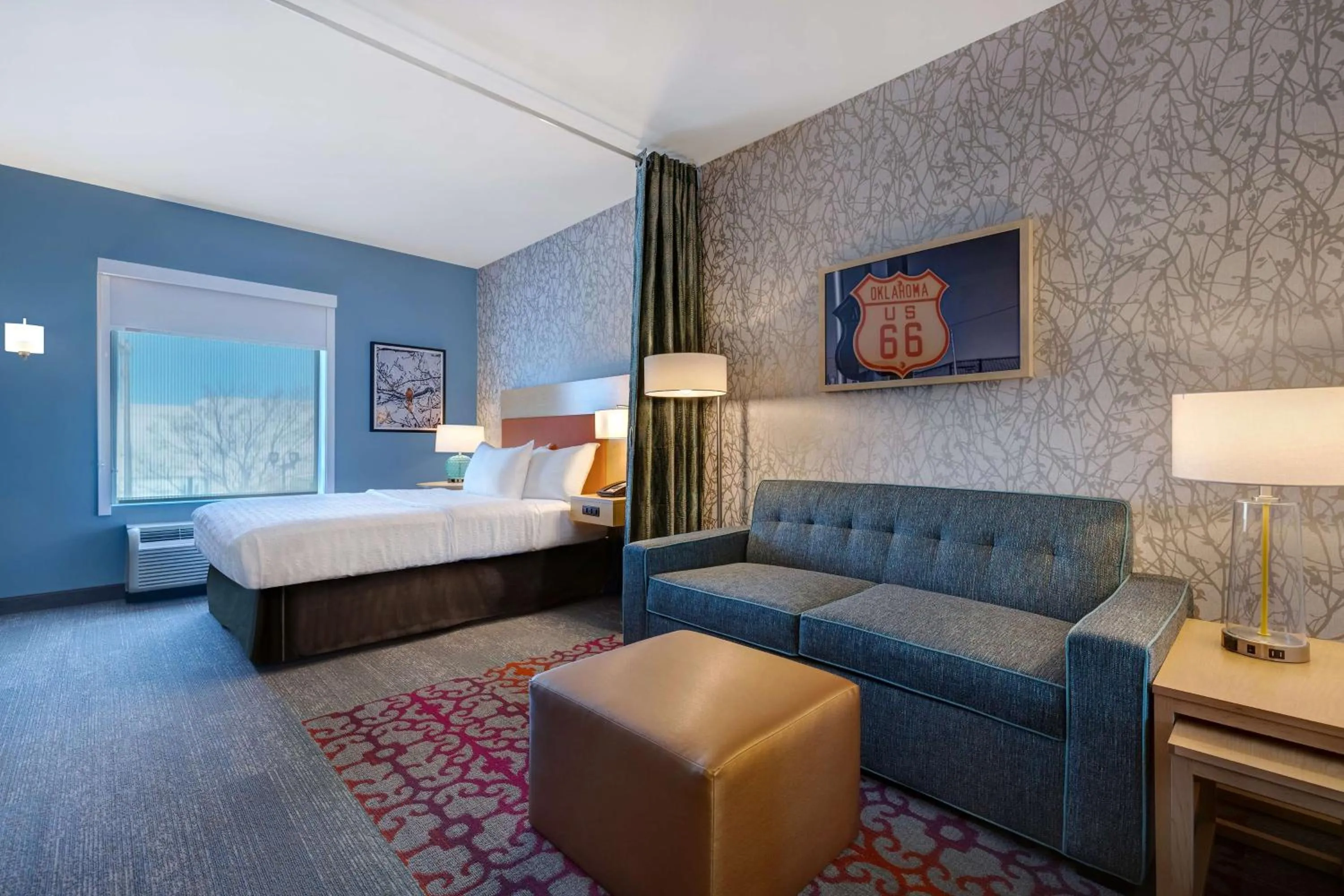 Living room, Bed in Home2 Suites by Hilton Stillwater